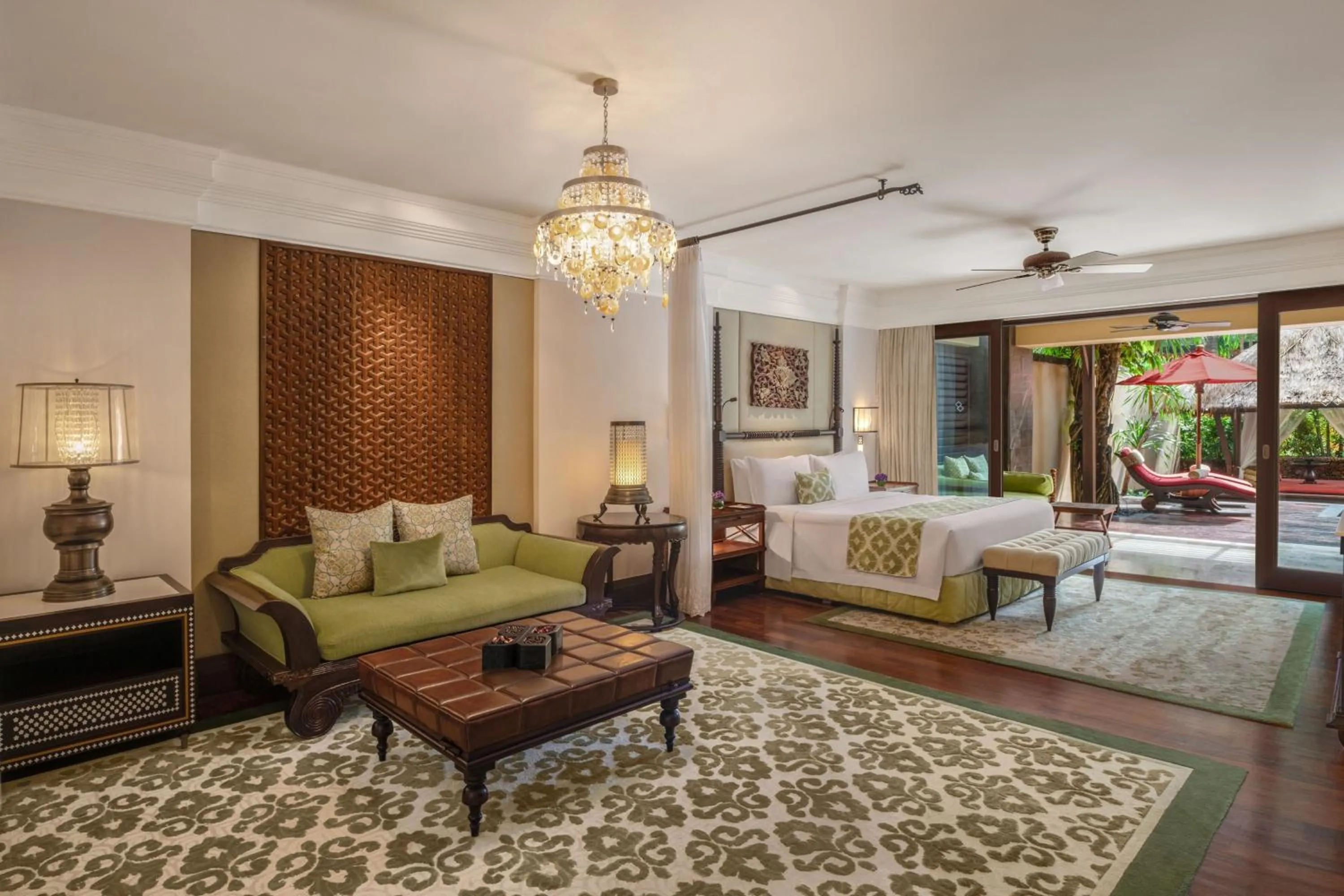 Swimming pool, Bed in The St. Regis Bali Resort