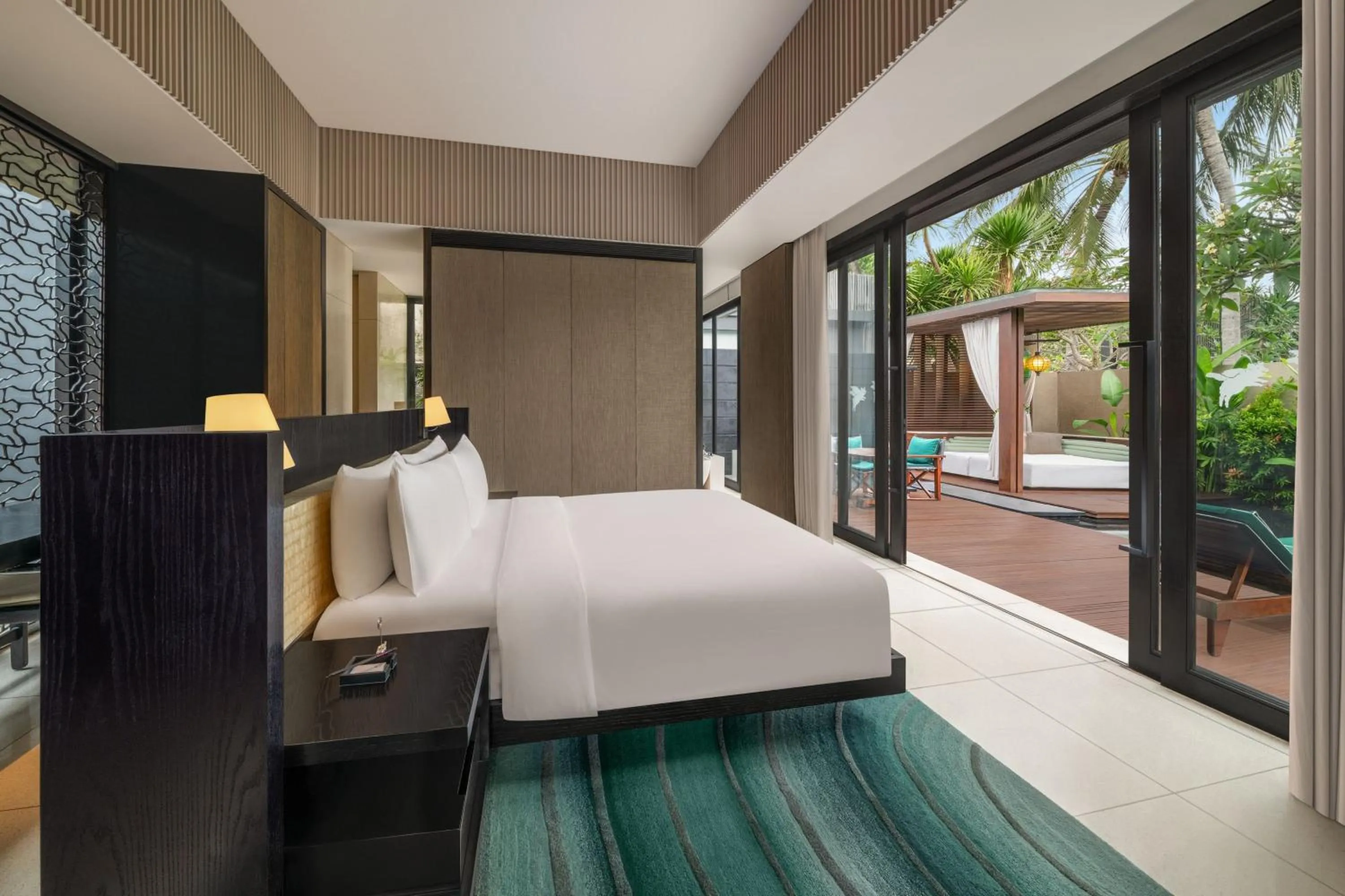 Swimming pool, Bed in W Bali - Seminyak