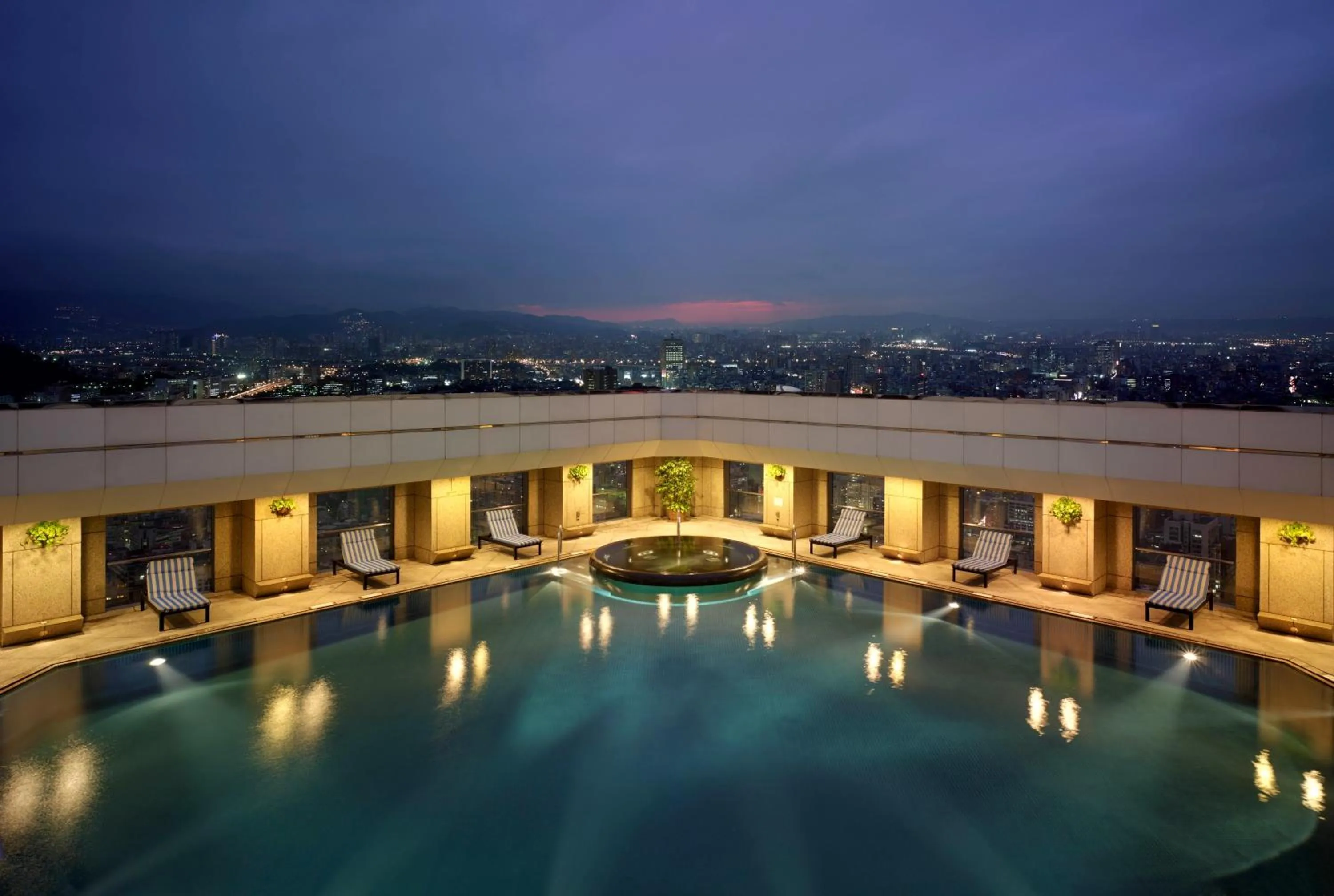 Pool view in Shangri-La Far Eastern, Taipei