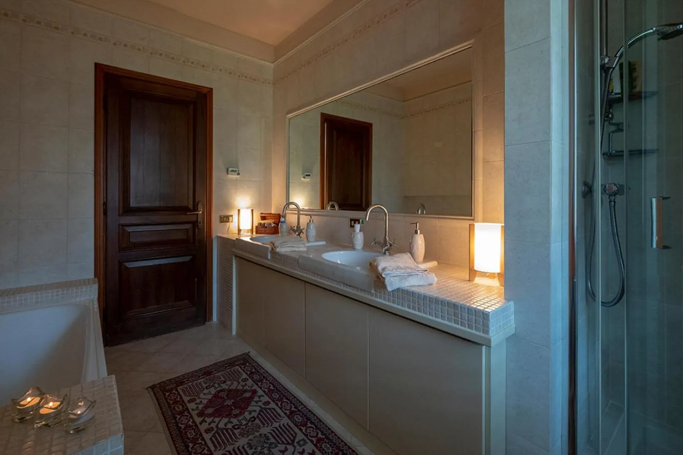 Bathroom, Bed in Villa Brama