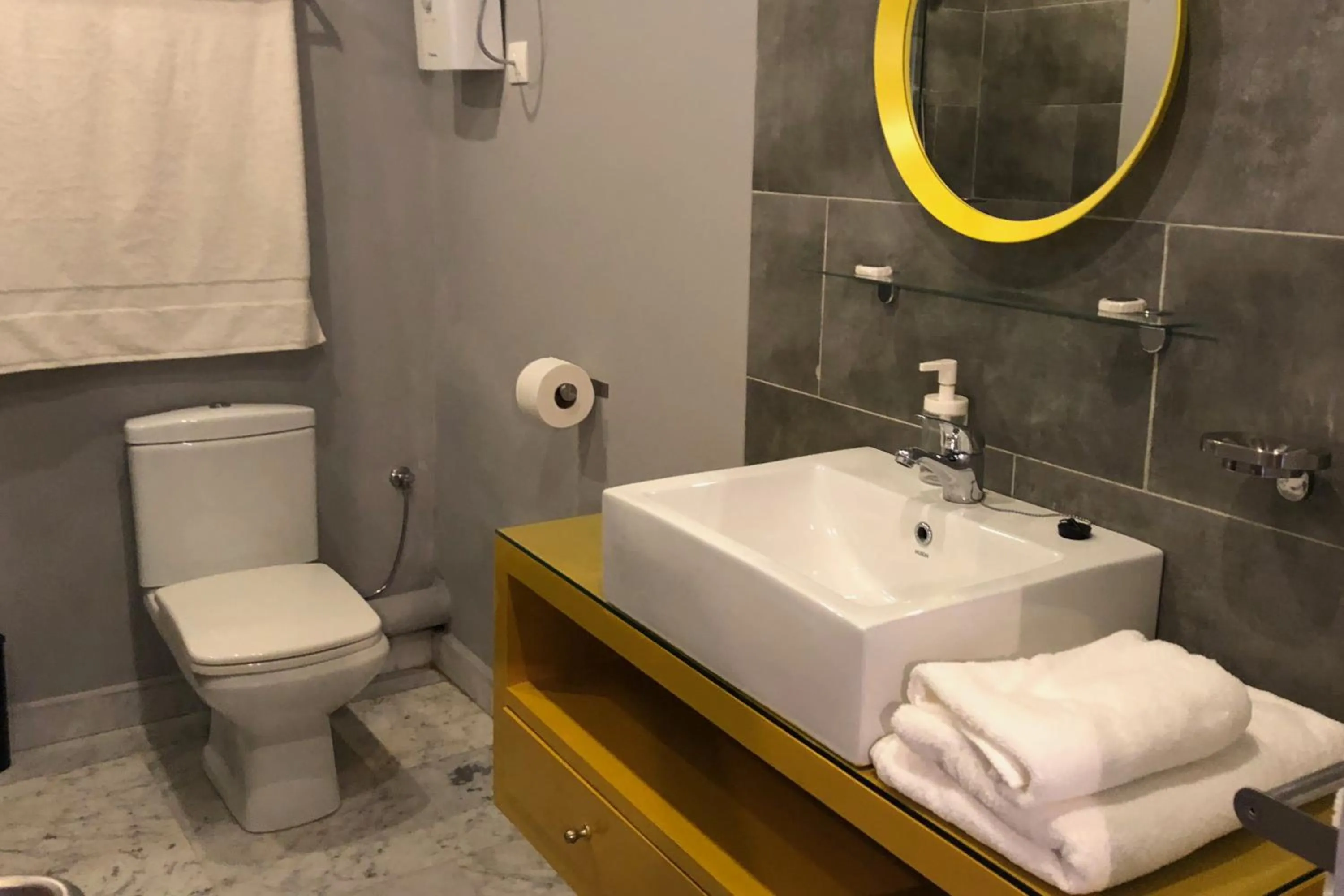 Shower in Suite Loc Suite & Spa