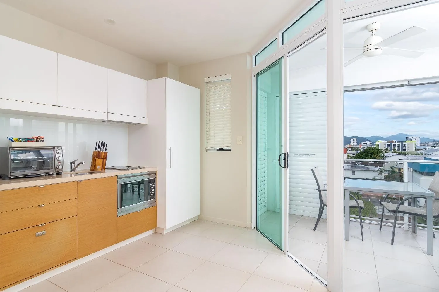 Kitchen or kitchenette in 201 Lake Street