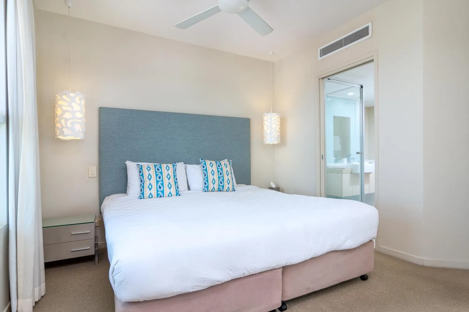 Bedroom, Bed in 201 Lake Street