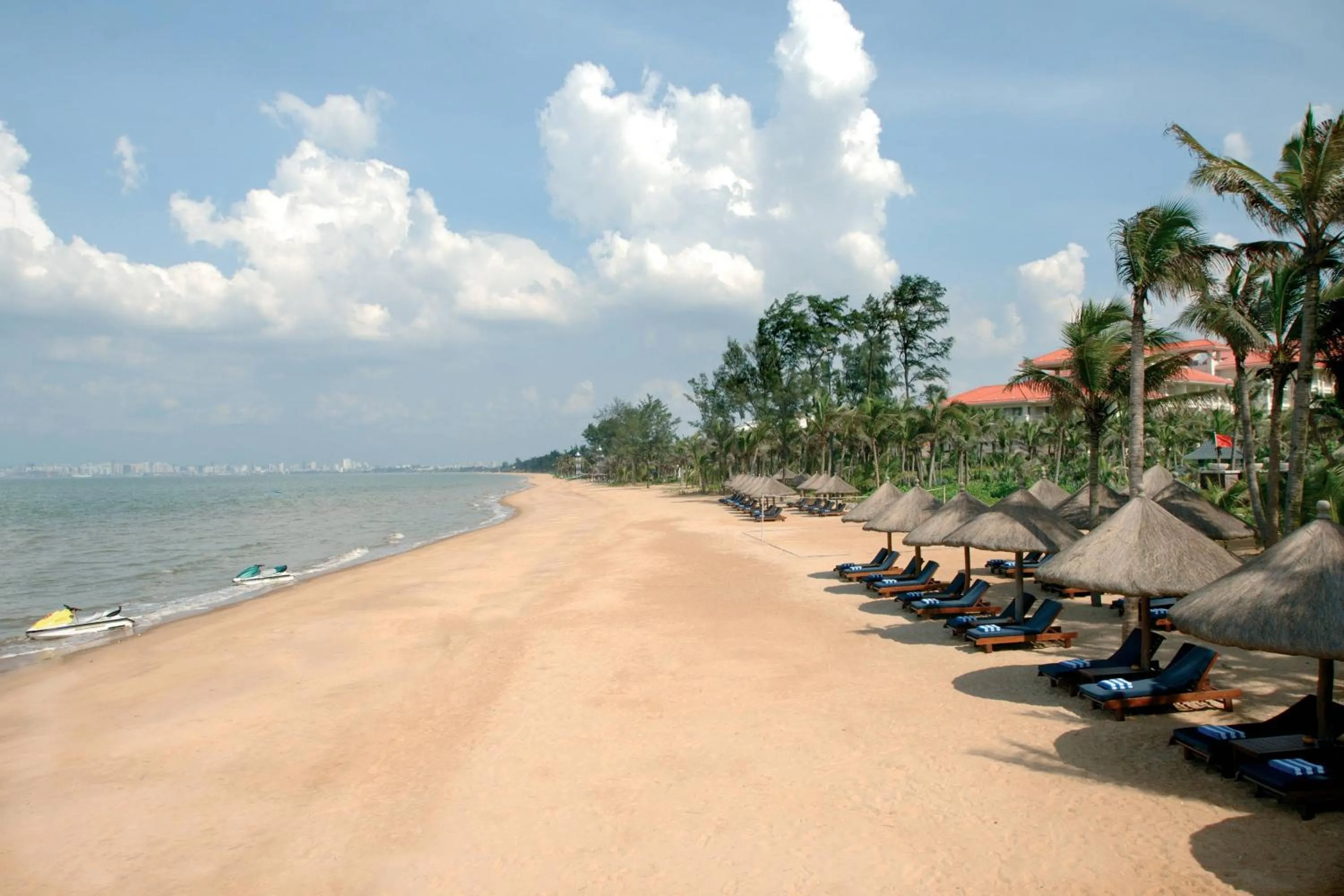 Beach in Sheraton Haikou Hotel