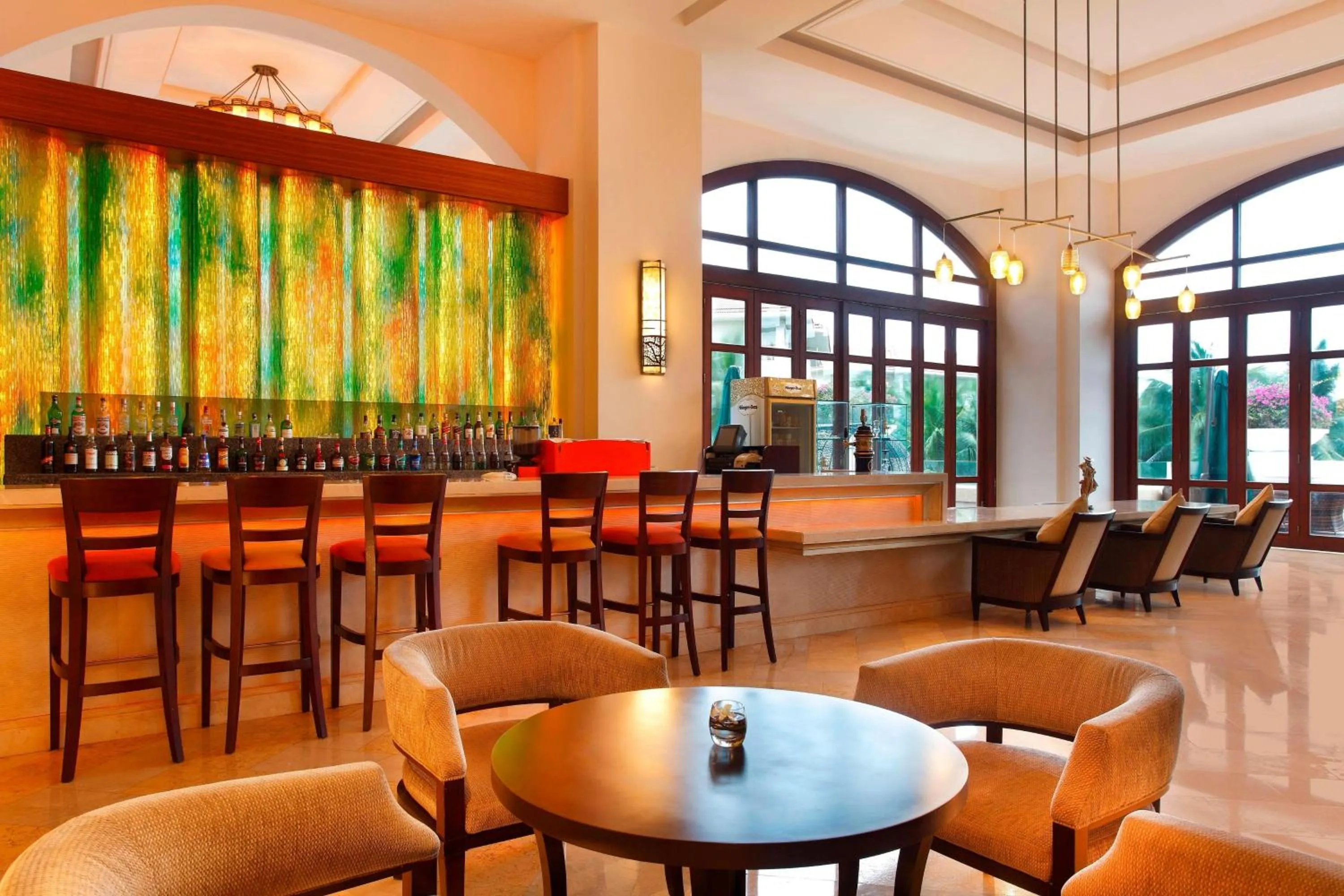 Lounge or bar in Sheraton Haikou Hotel