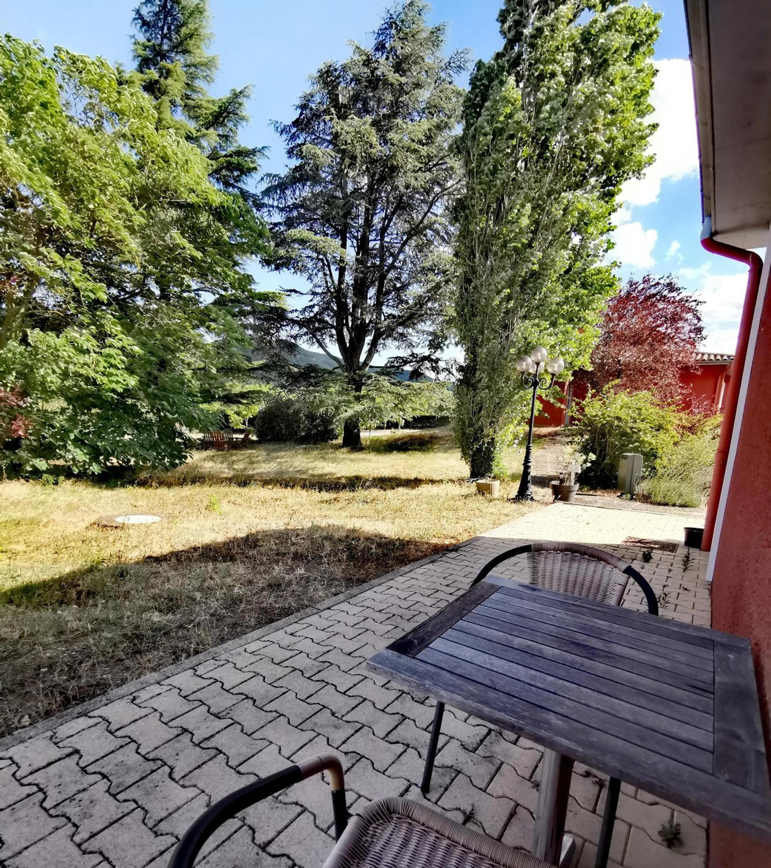 Garden in Hôtel Rose des Vents