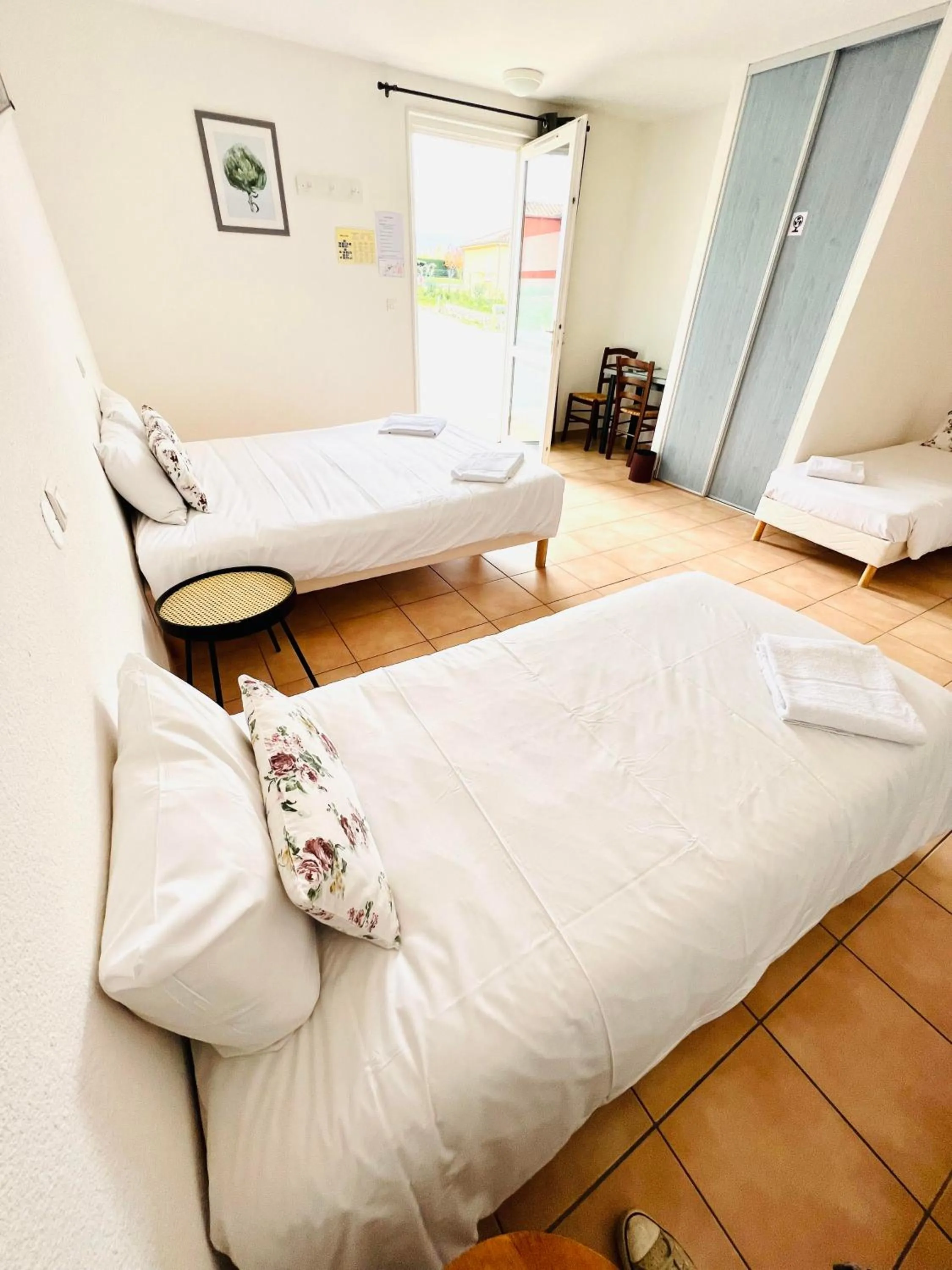 Bedroom, Bed in Hôtel Rose des Vents