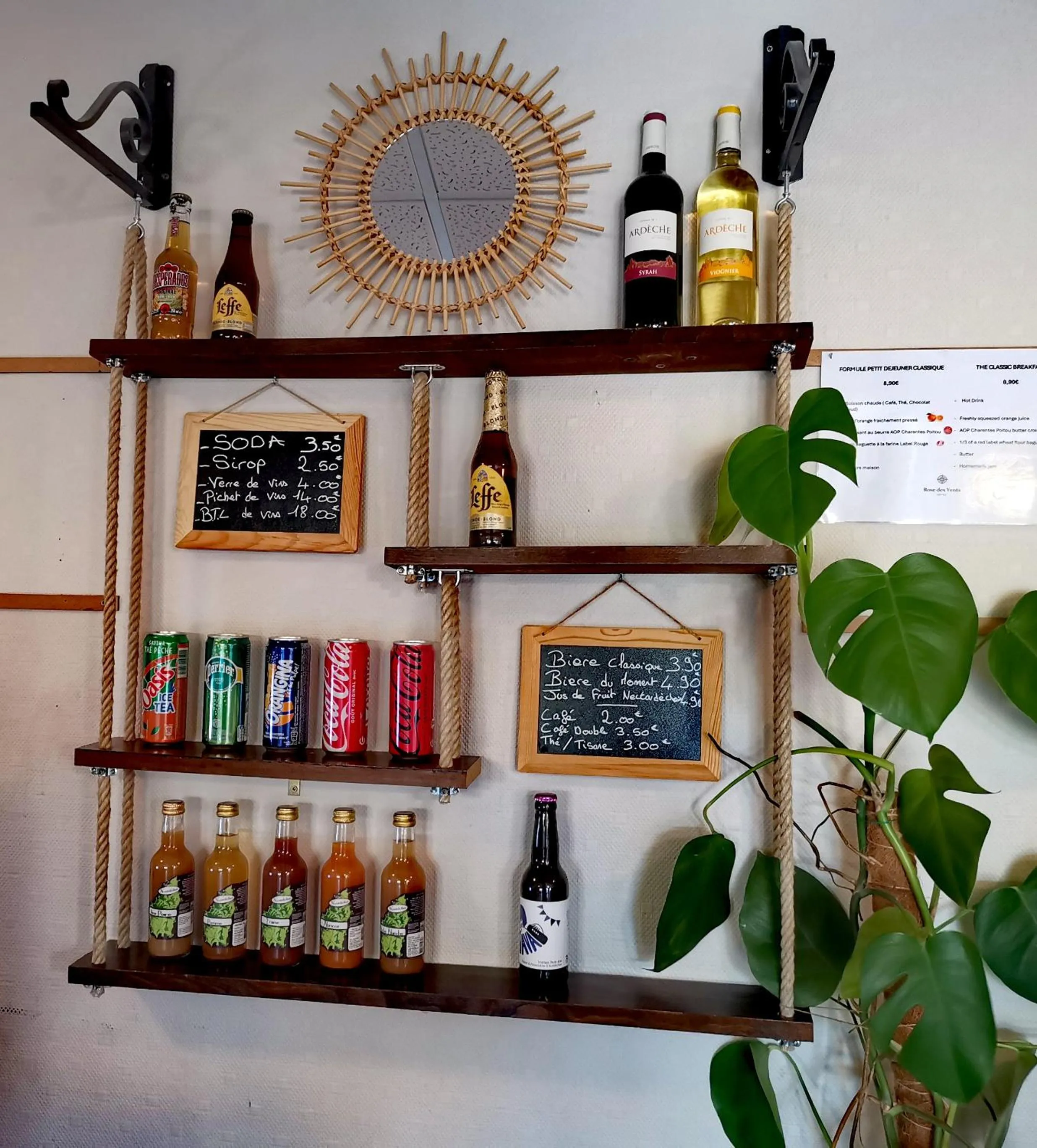 Lounge or bar in Hôtel Rose des Vents