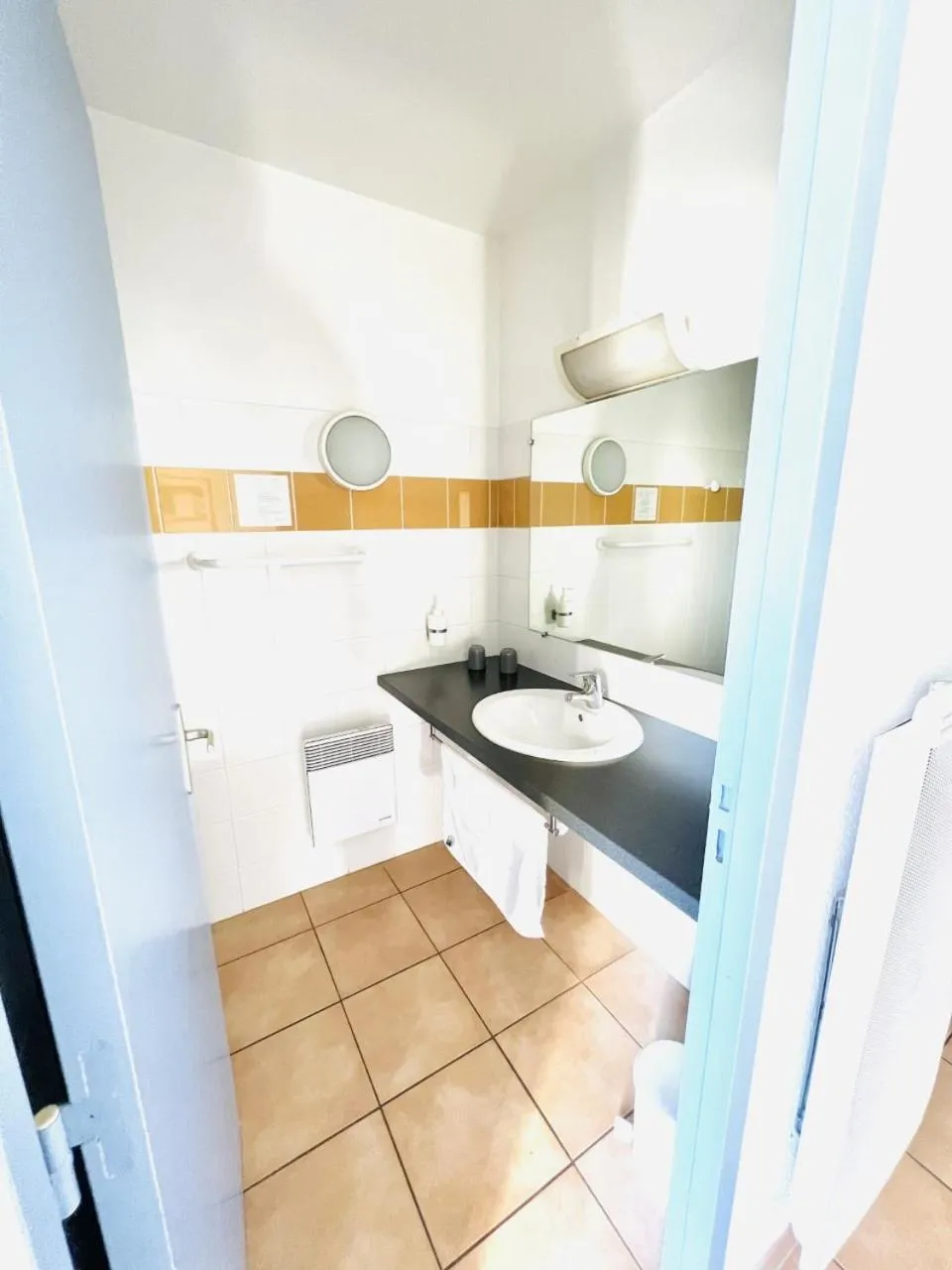 Bathroom in Hôtel Rose des Vents