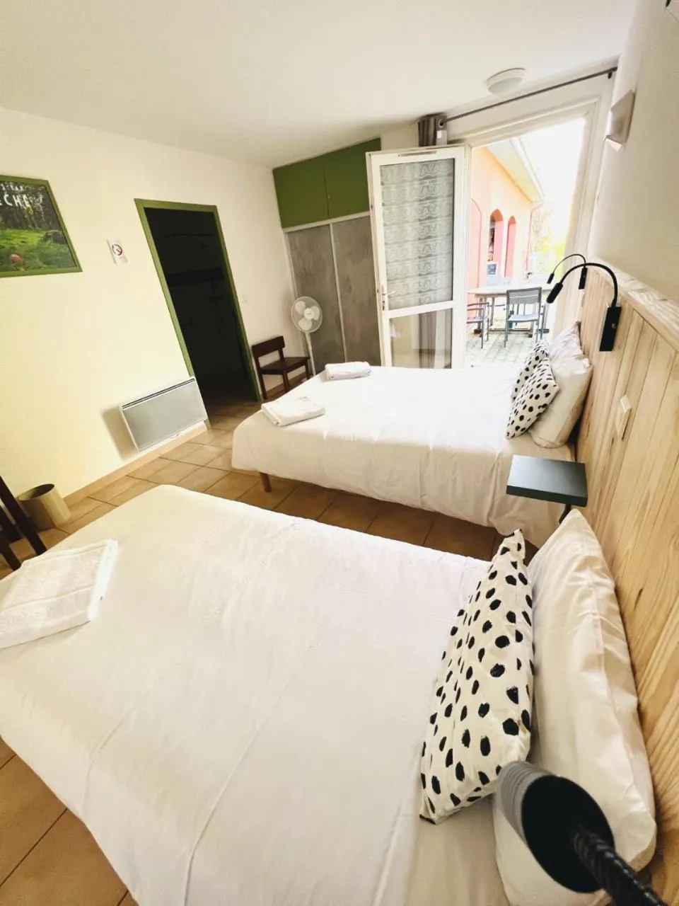 Bed in Hôtel Rose des Vents