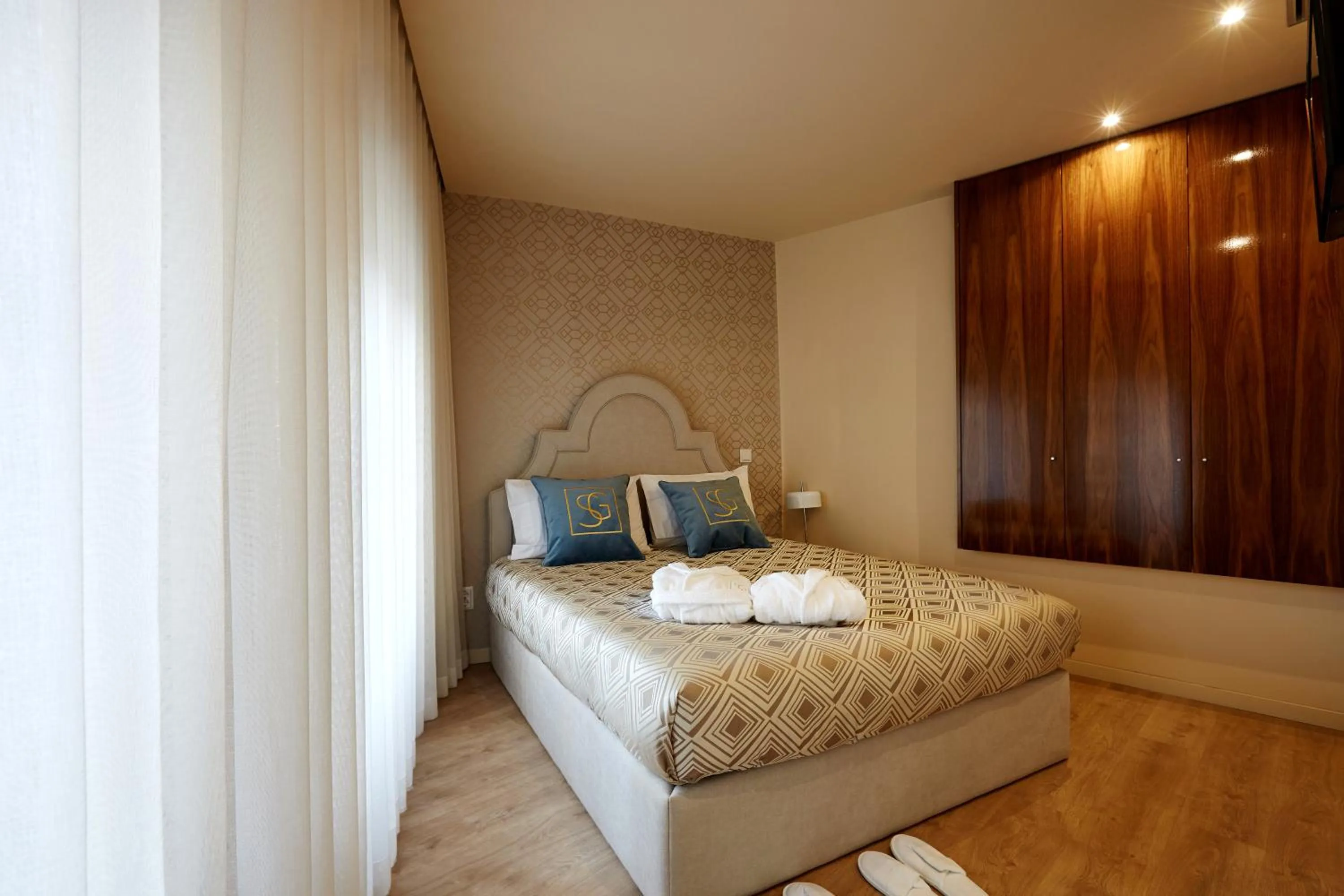 Bedroom, Bed in Signature Apartments Os Terceiros