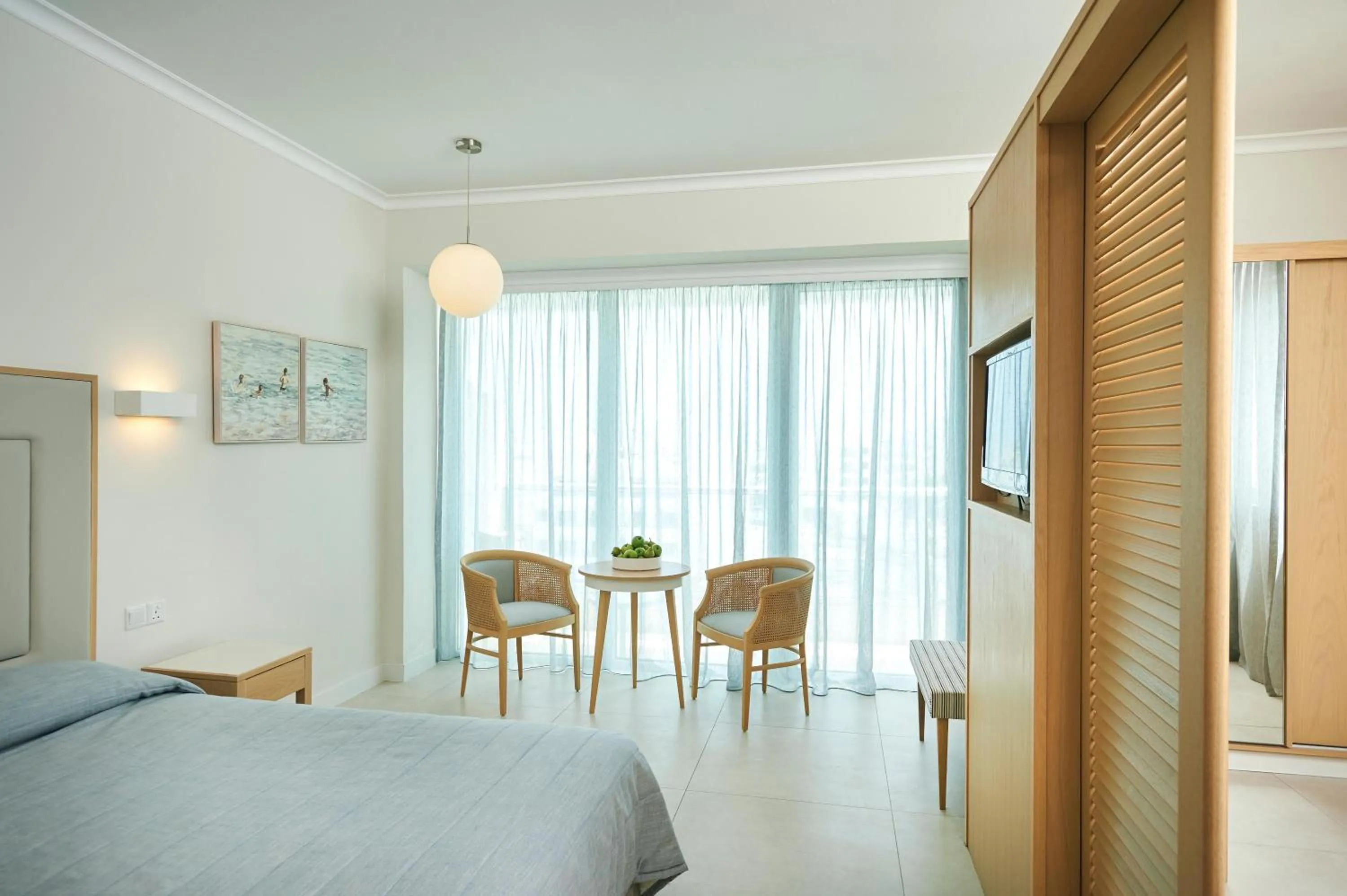 Photo of the whole room, Bed in Sunrise Beach Hotel