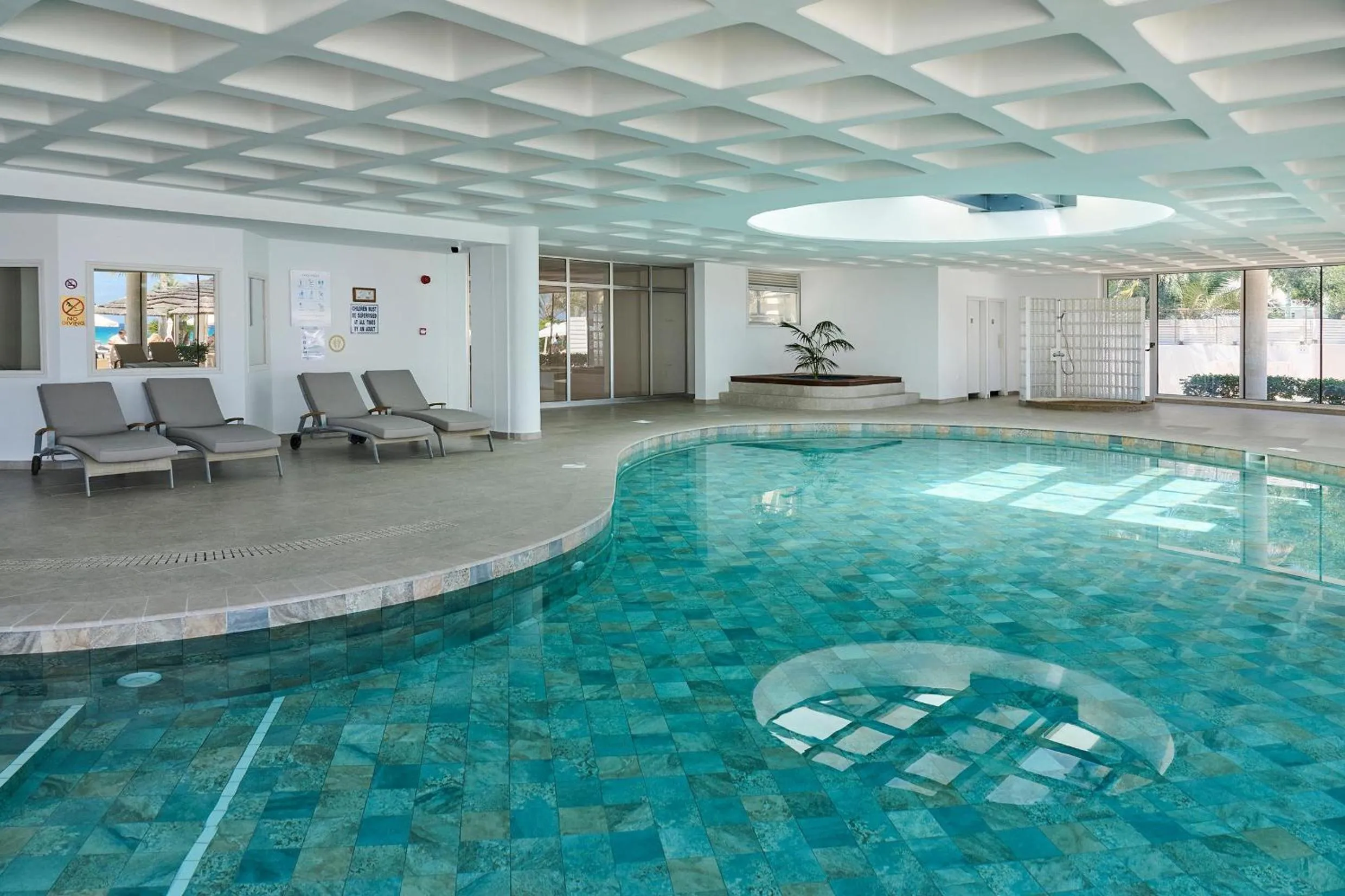 Swimming pool in Sunrise Beach Hotel