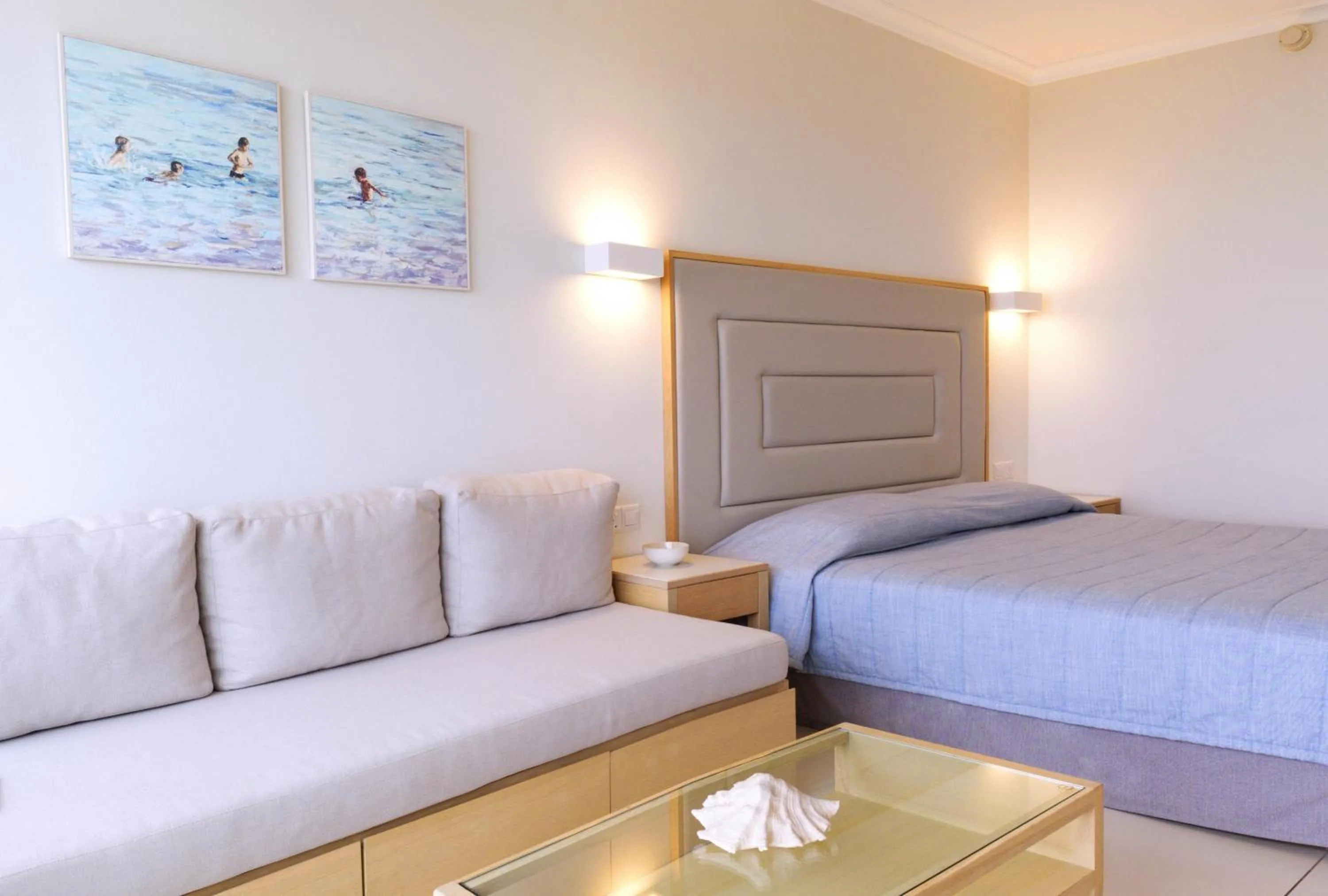 Photo of the whole room, Bed in Sunrise Beach Hotel