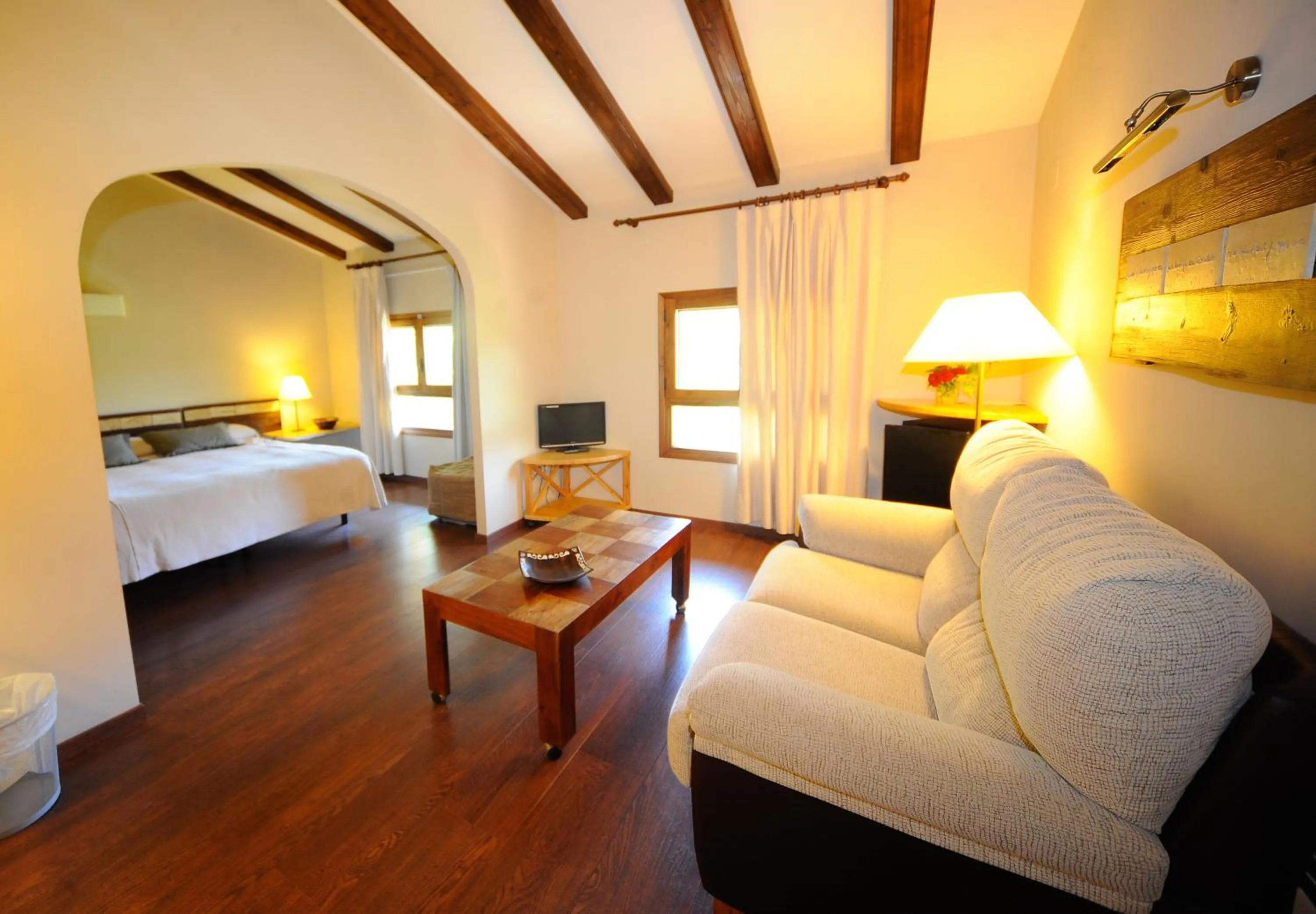 Photo of the whole room, Bed in Font del Pas