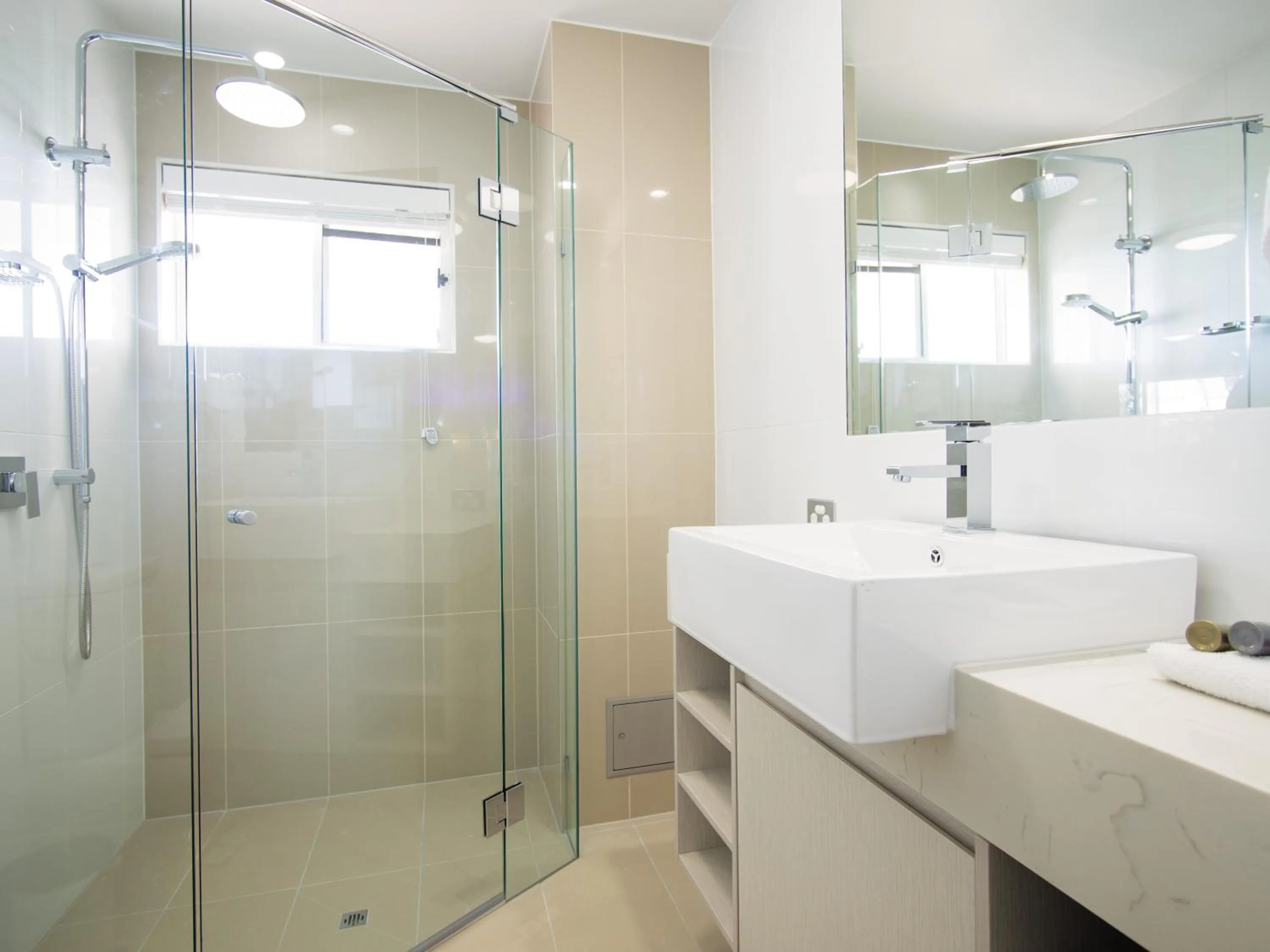 Shower in Oaks Sunshine Coast Oasis Resort