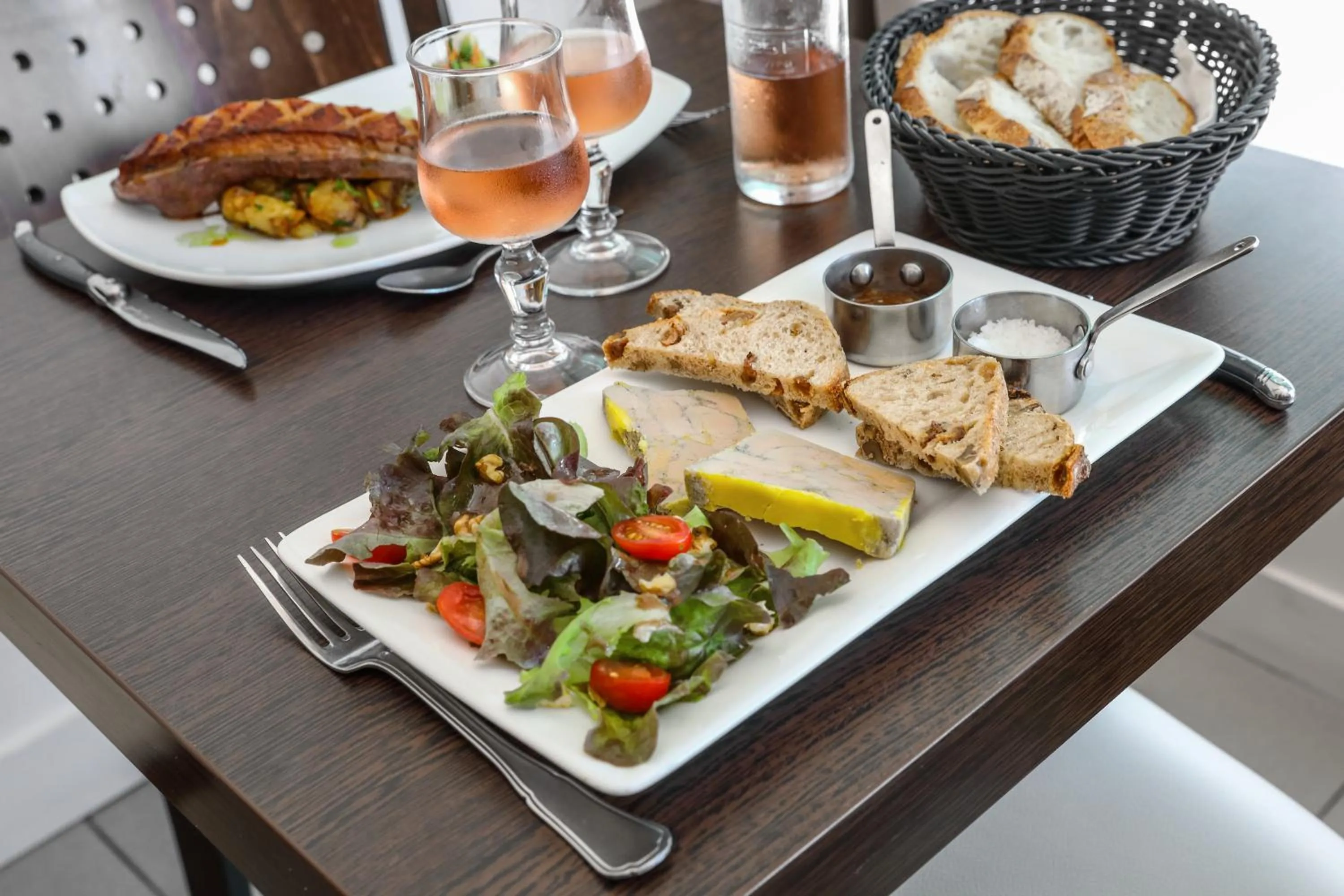 Restaurant/places to eat in Le Coligny