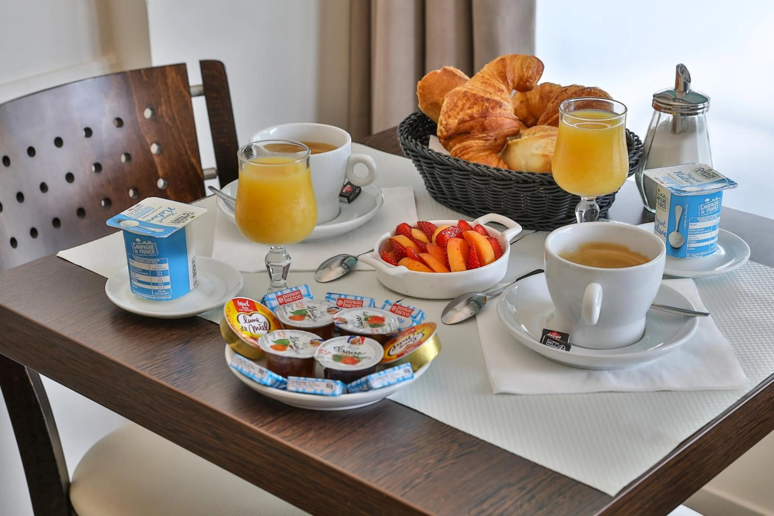 Restaurant/places to eat in Le Coligny