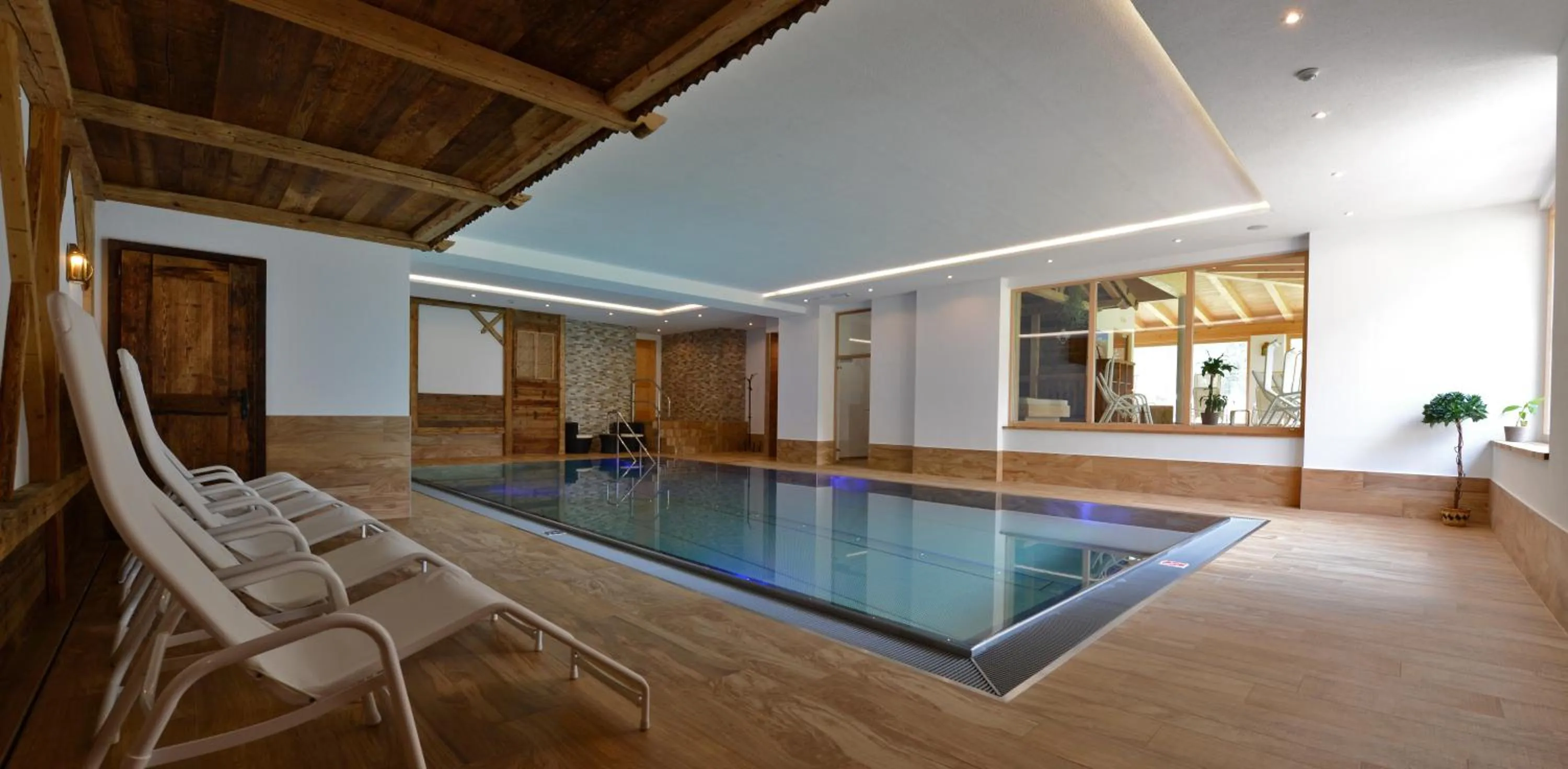 Swimming pool in Naturhotel Haller