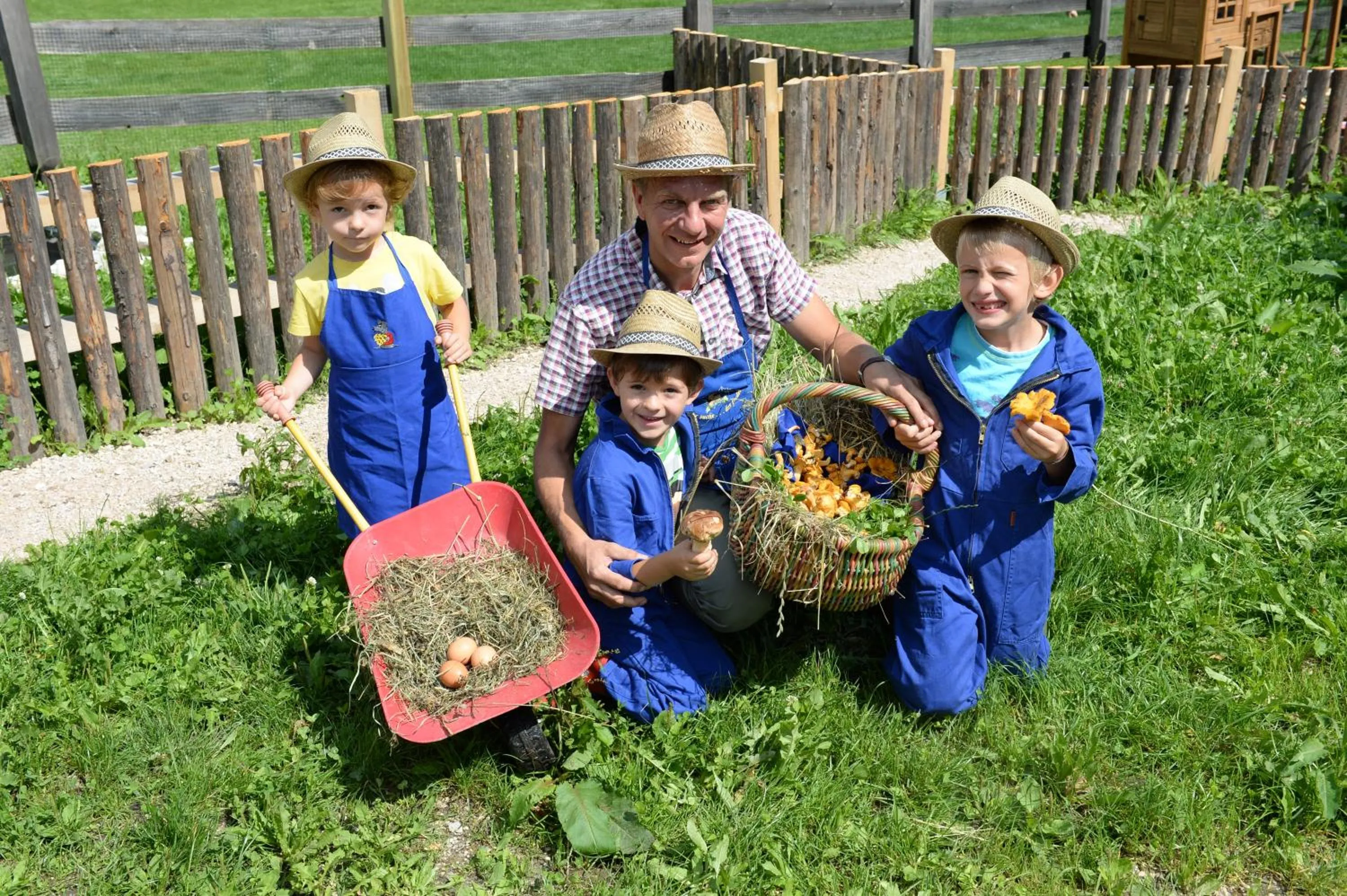 People in Wirtshaushotel Alpenrose