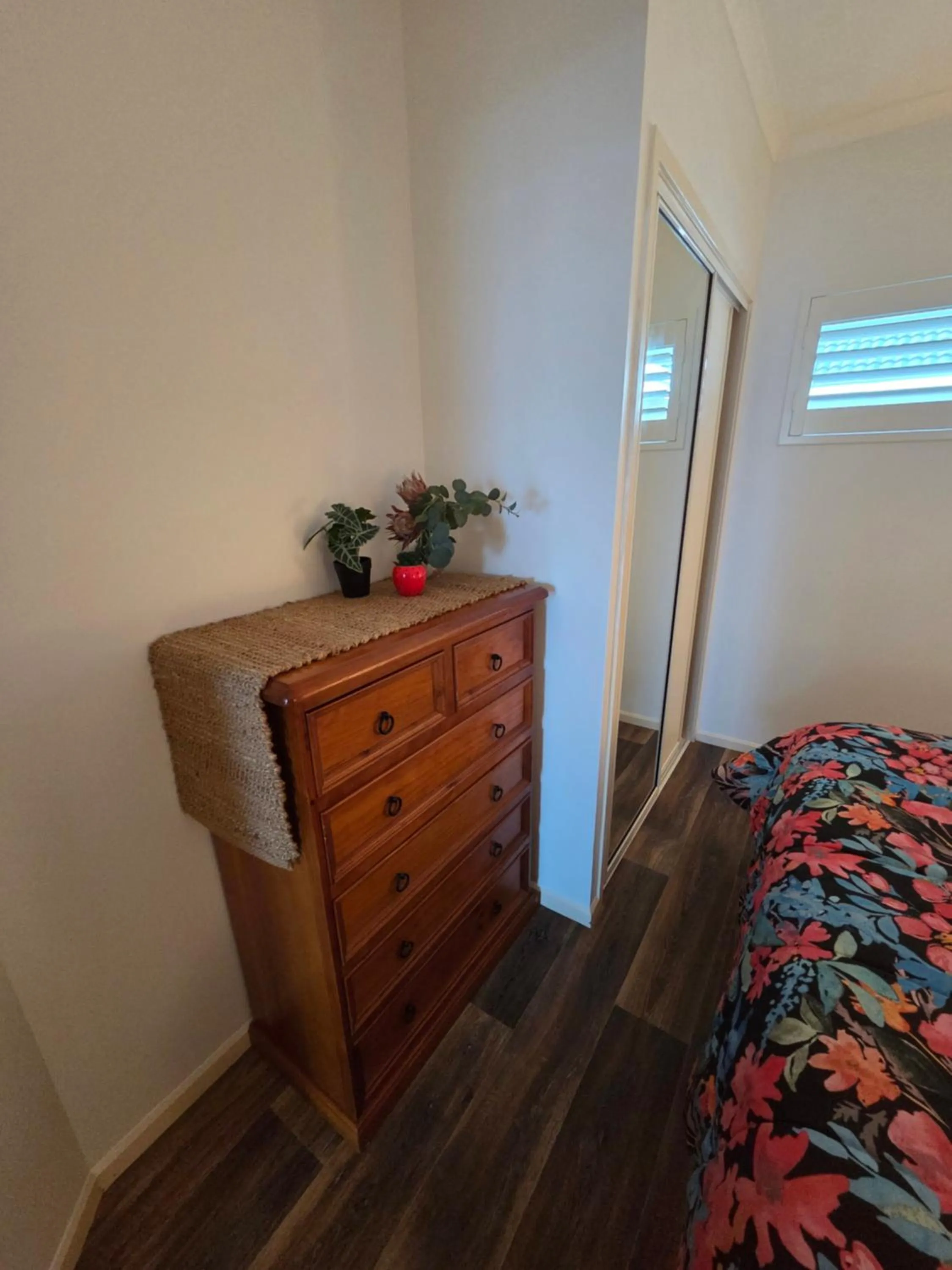 Bedroom, Bed in Villa Vaucluse Apartments