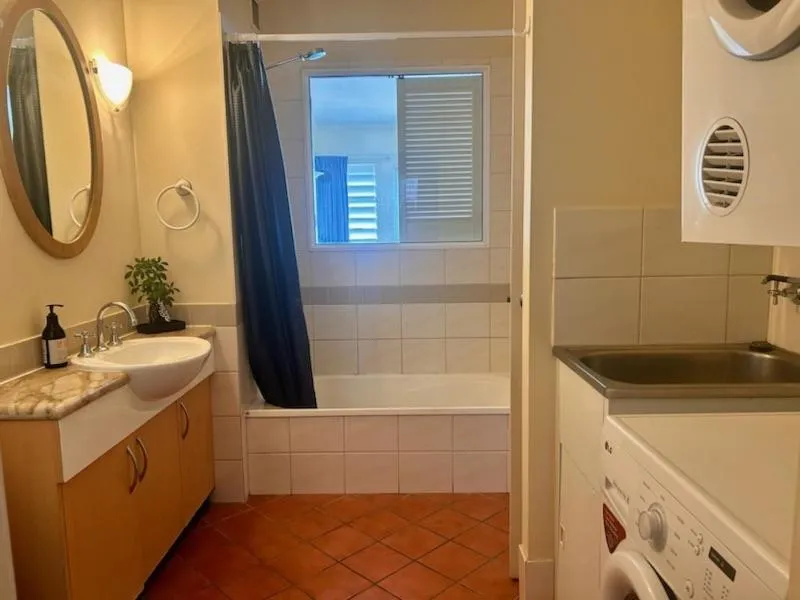 Bathroom in Villa Vaucluse Apartments