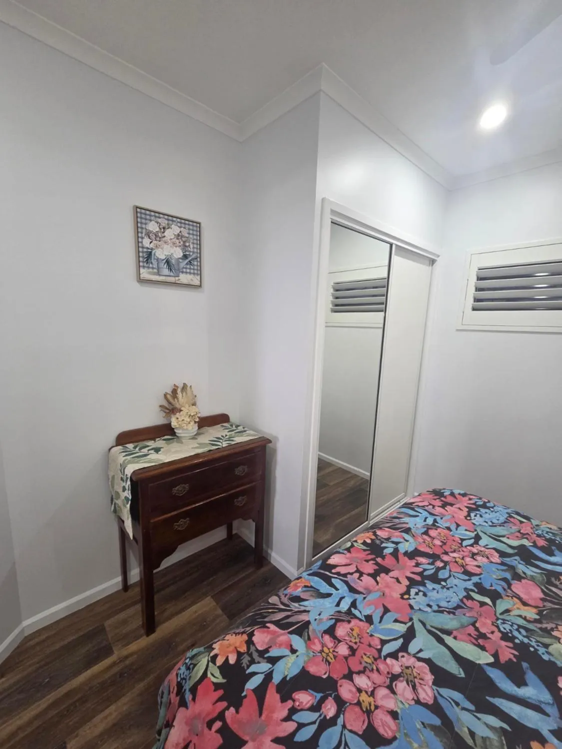 Bed in Villa Vaucluse Apartments