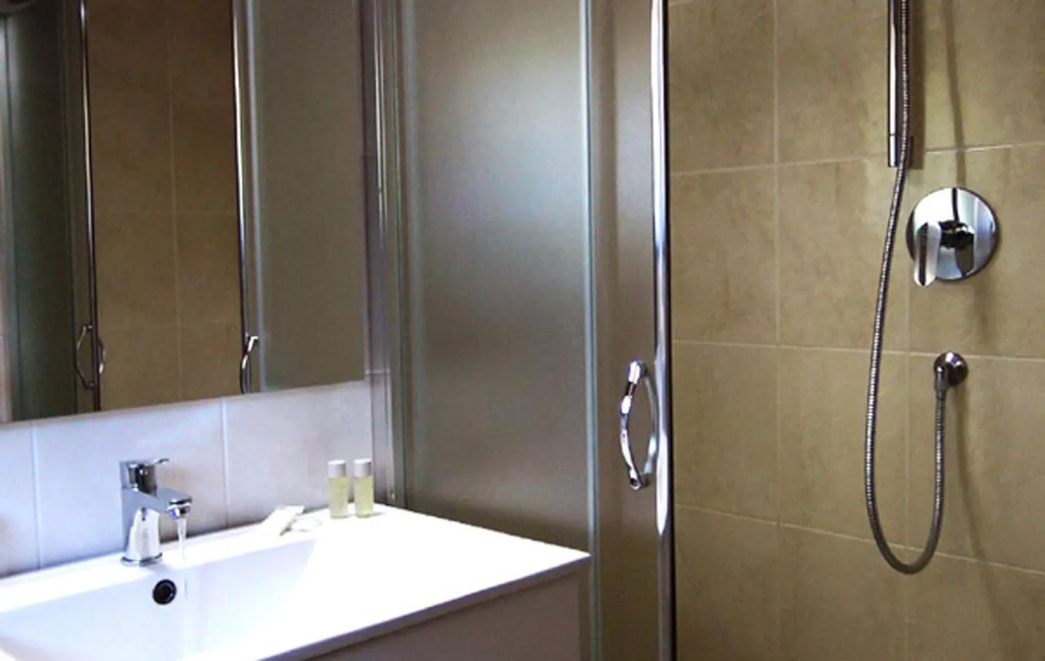 Bathroom in Hotel Bologna