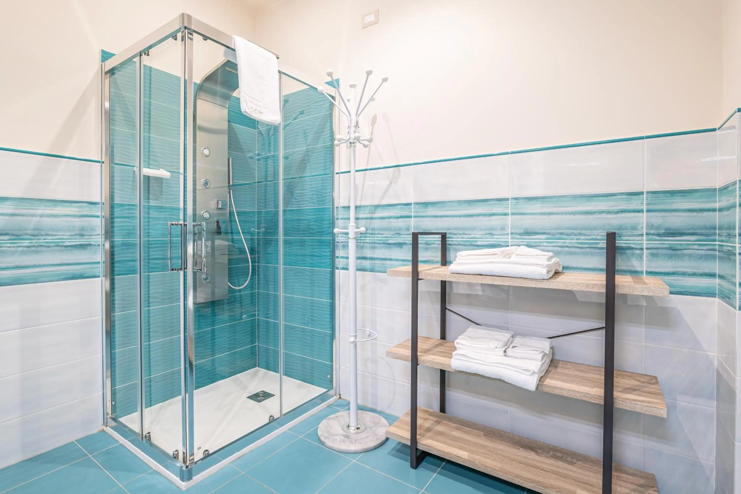 Shower in Dei del Mare Extra Luxury