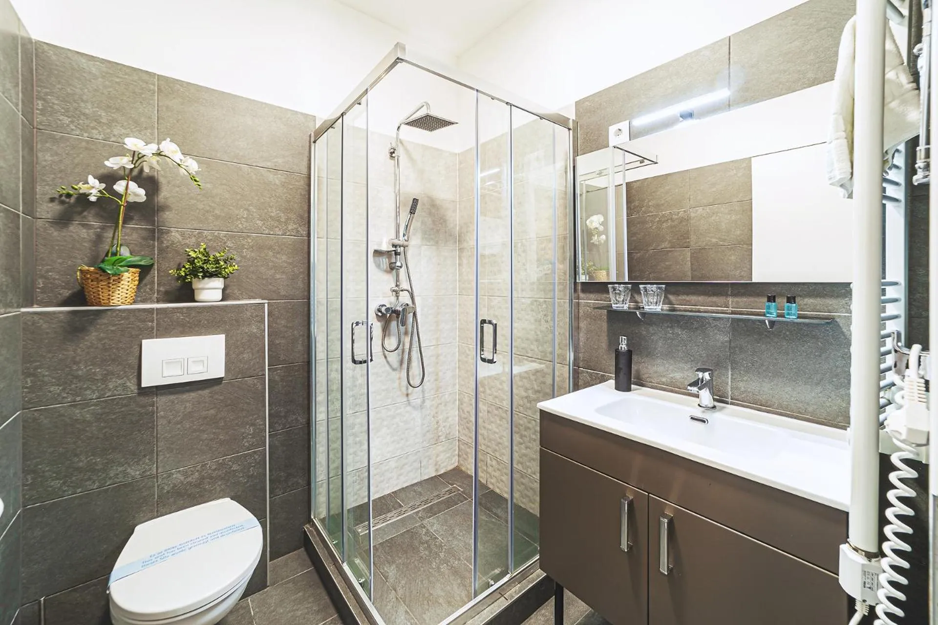 Shower in Mártoni Resort & Restaurant