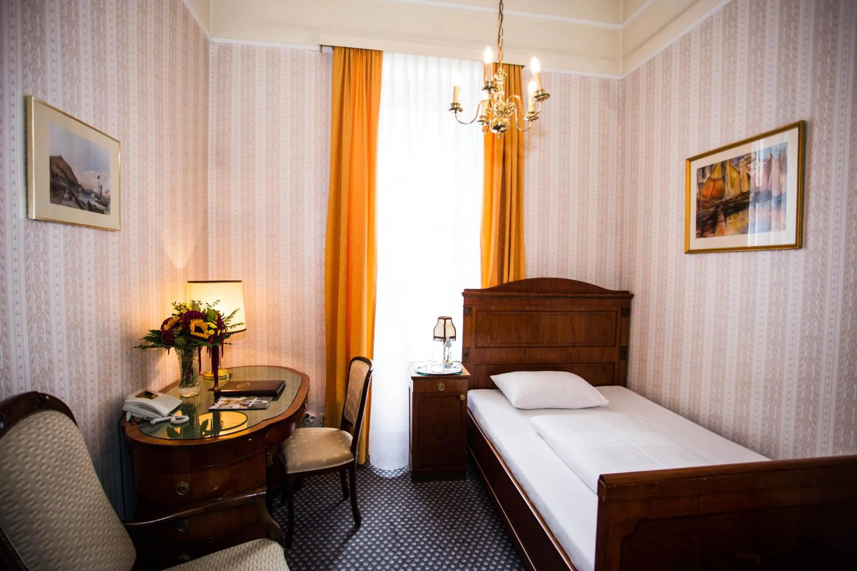 Photo of the whole room, Bed in Hotel Atlanta