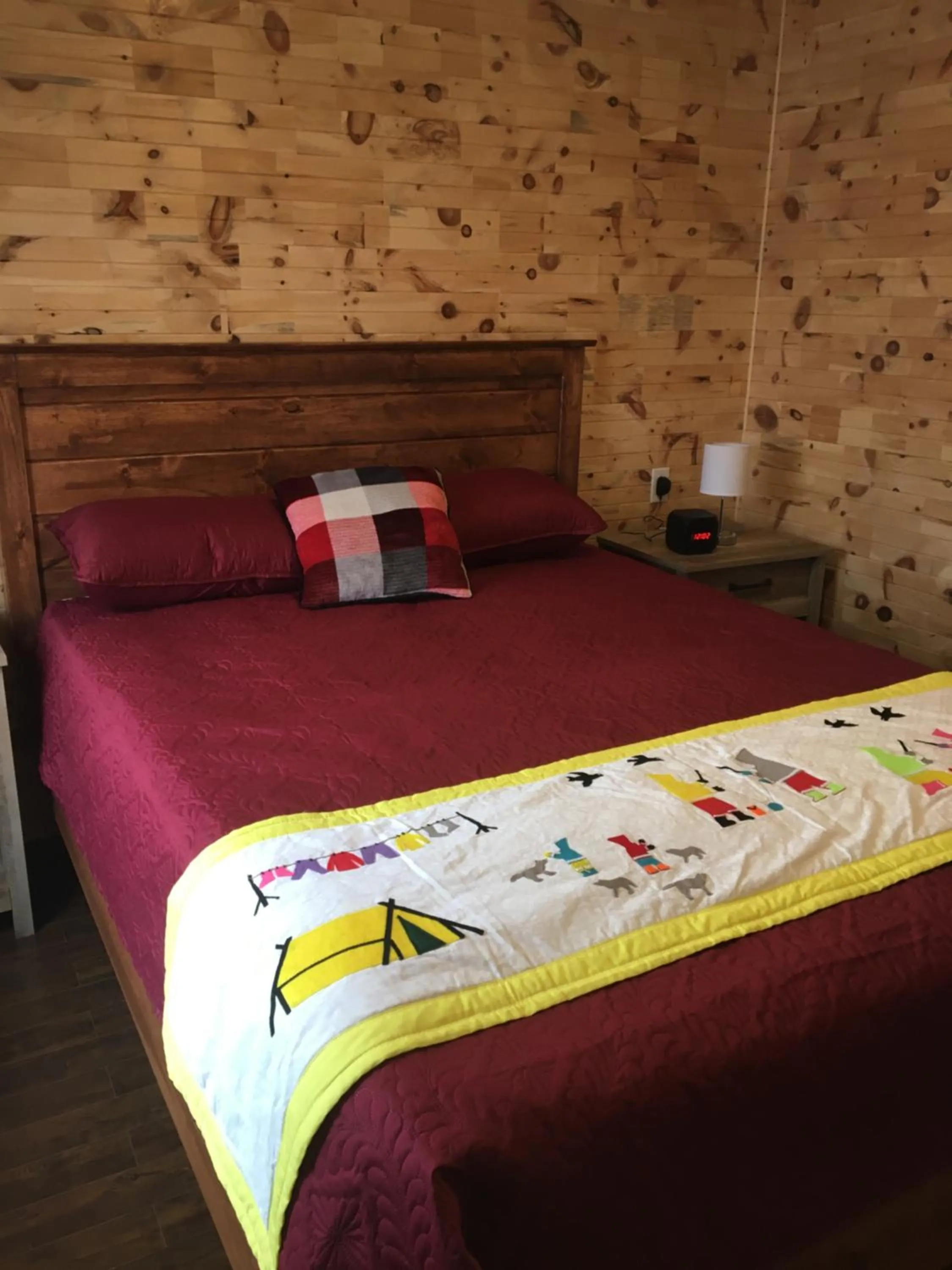 Bed in Raleigh Rooms & Taylor's Crafts