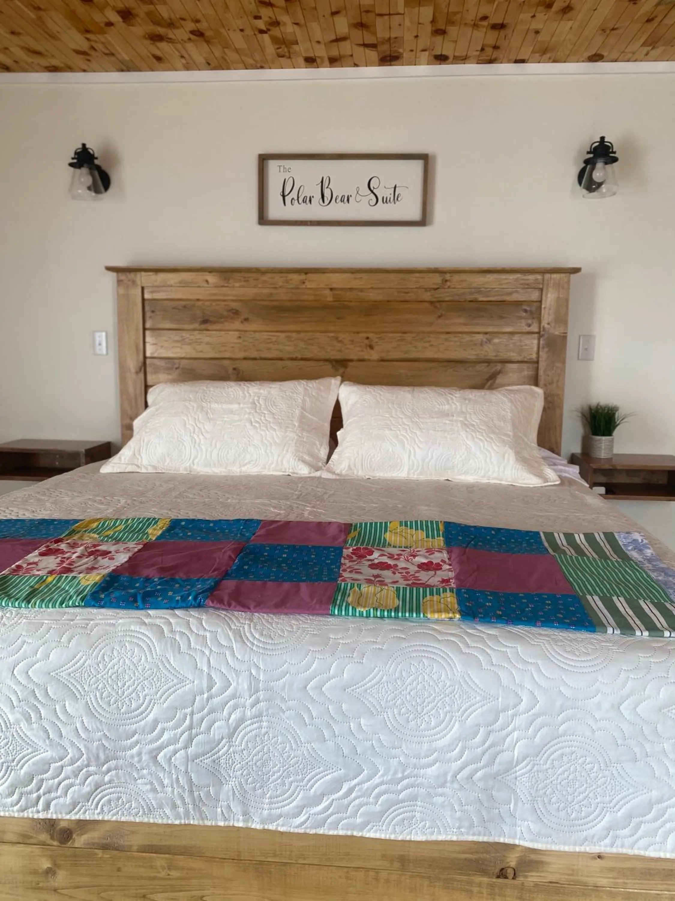 Bed in Raleigh Rooms & Taylor's Crafts