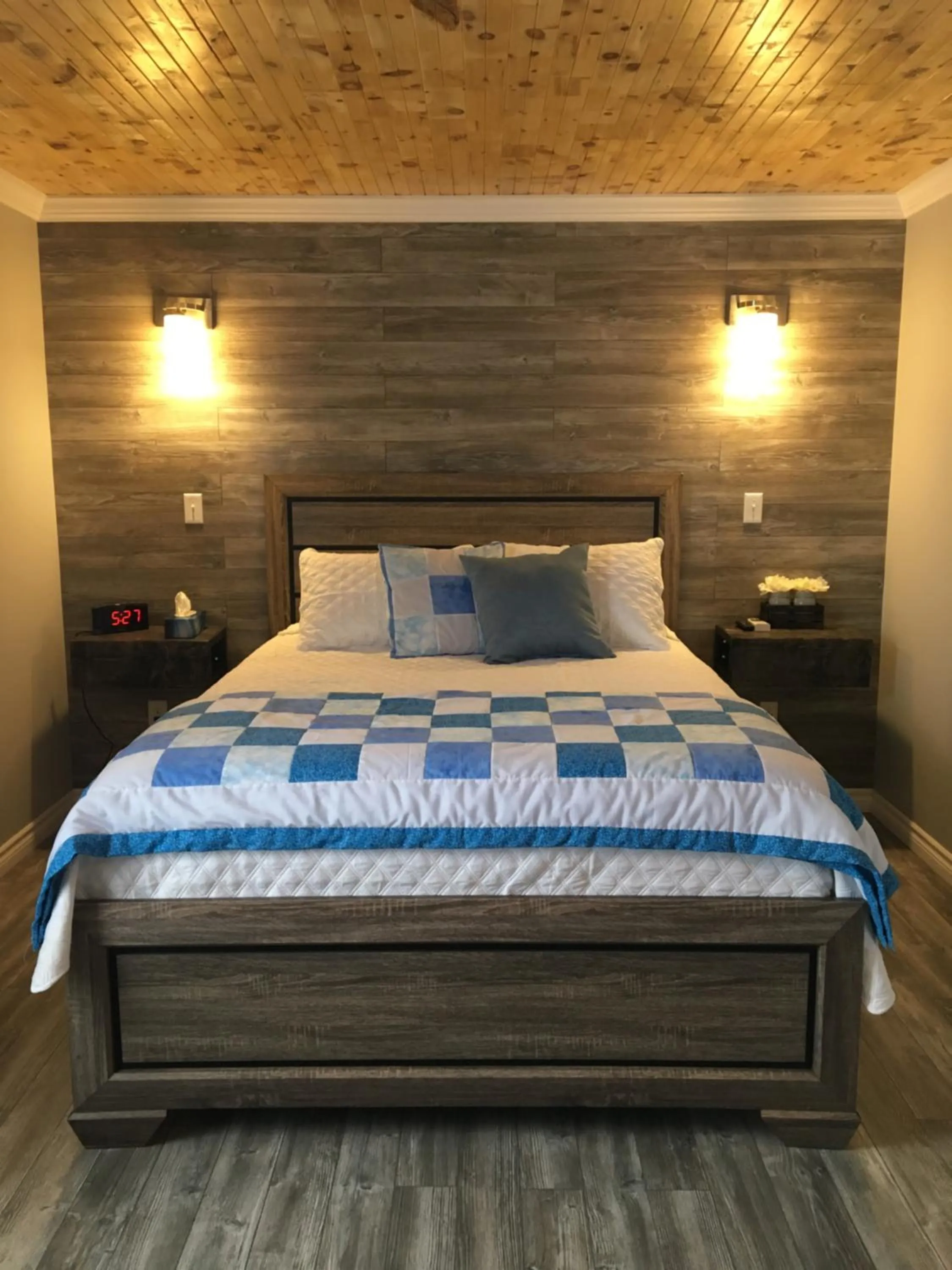 Bed in Raleigh Rooms & Taylor's Crafts