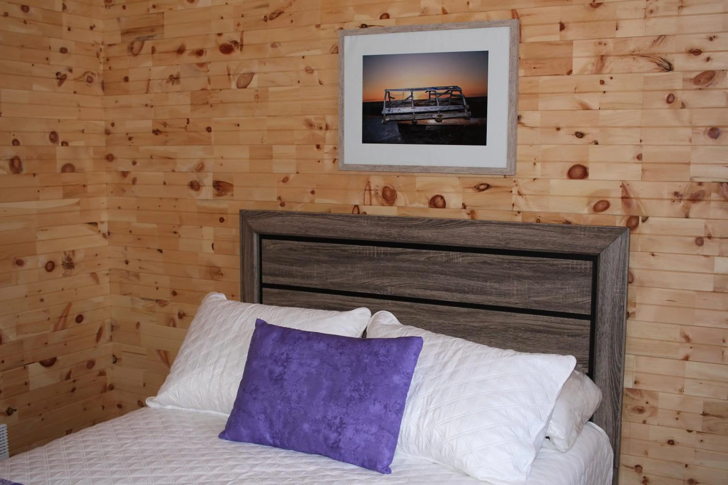 Bed in Raleigh Rooms & Taylor's Crafts