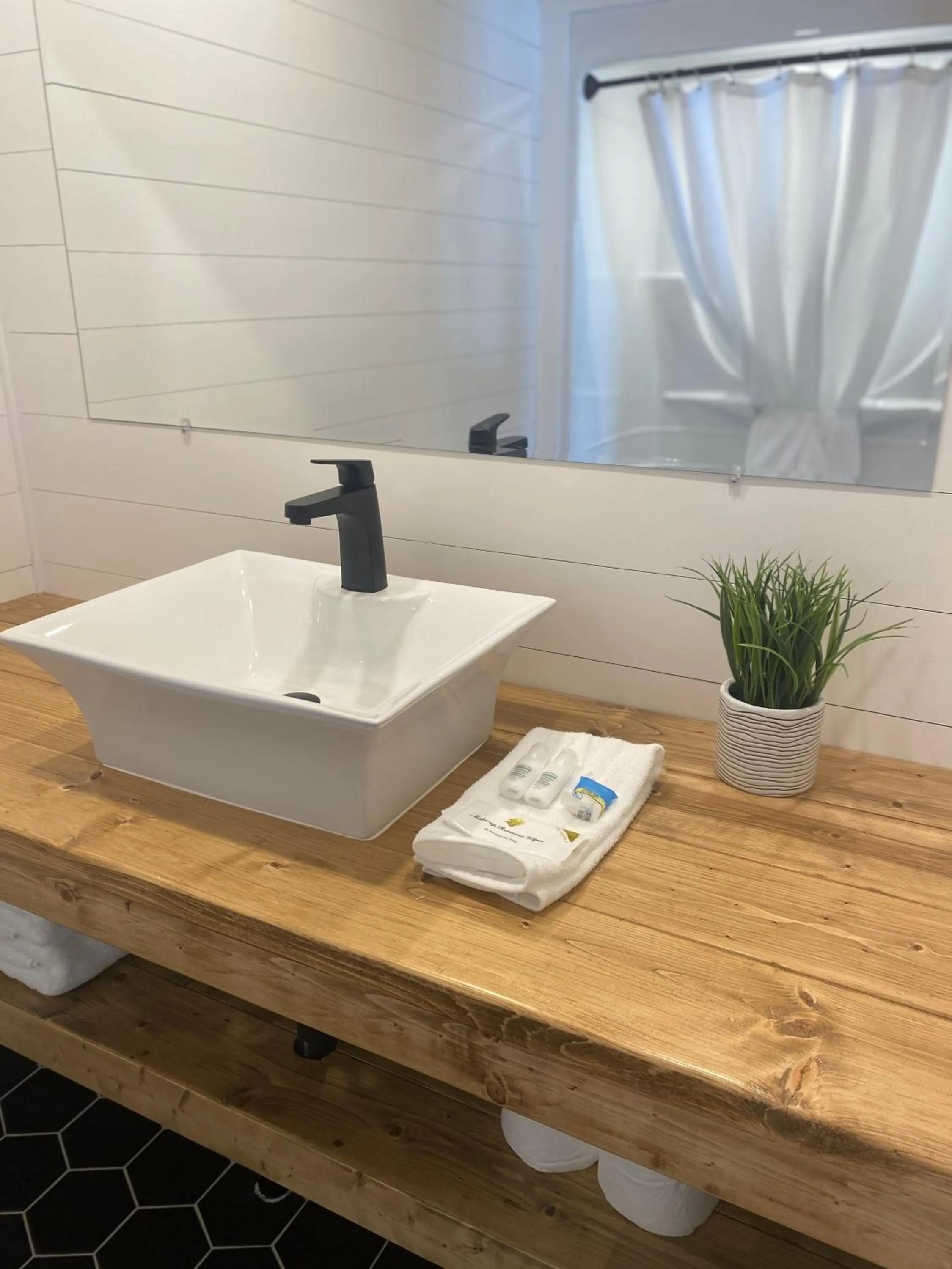 Raleigh Rooms & Taylor's Crafts