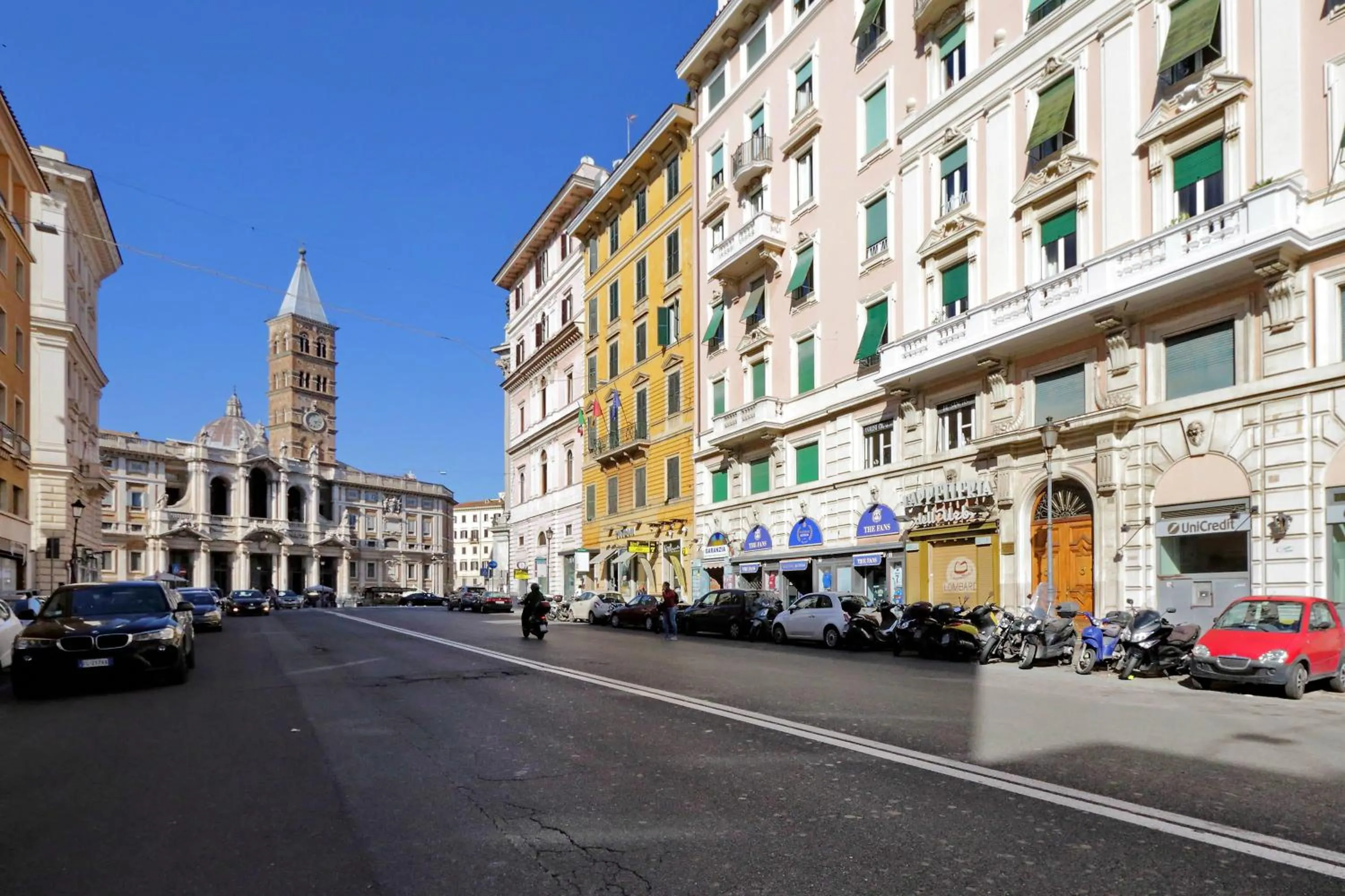 Property building in BQ House Colosseo Luxury Rooms