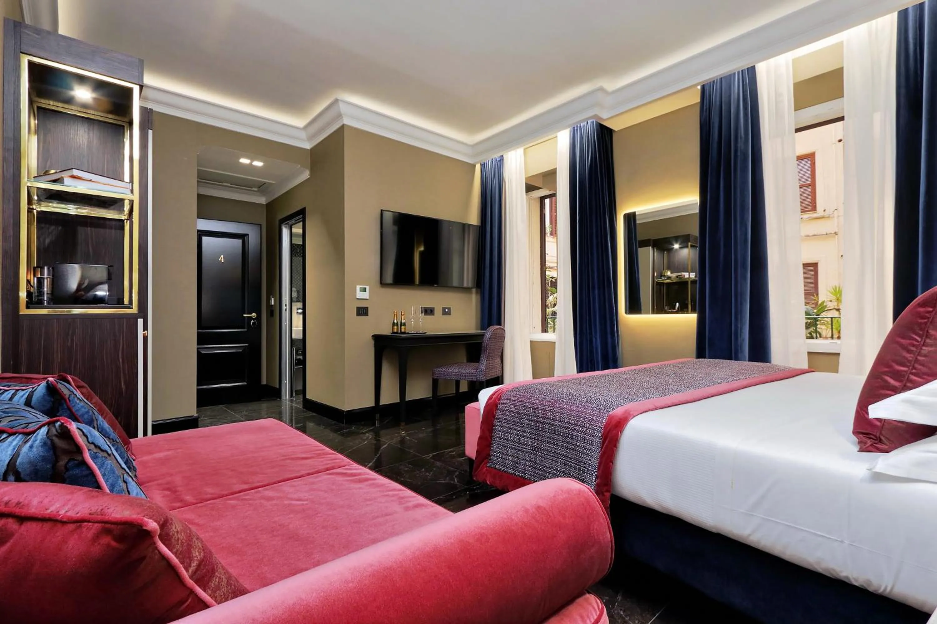 Photo of the whole room, Bed in BQ House Colosseo Luxury Rooms