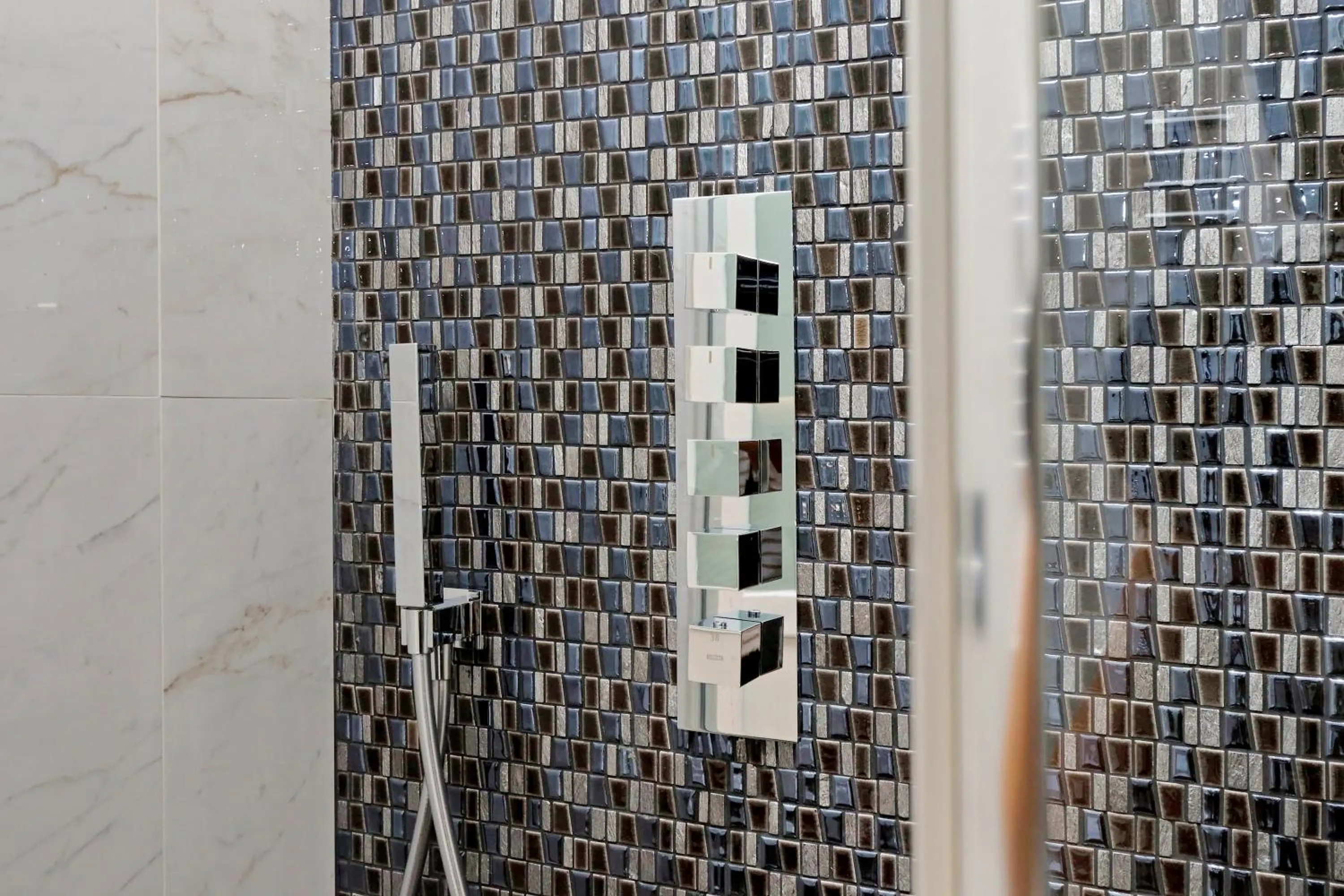 Bathroom in BQ House Colosseo Luxury Rooms