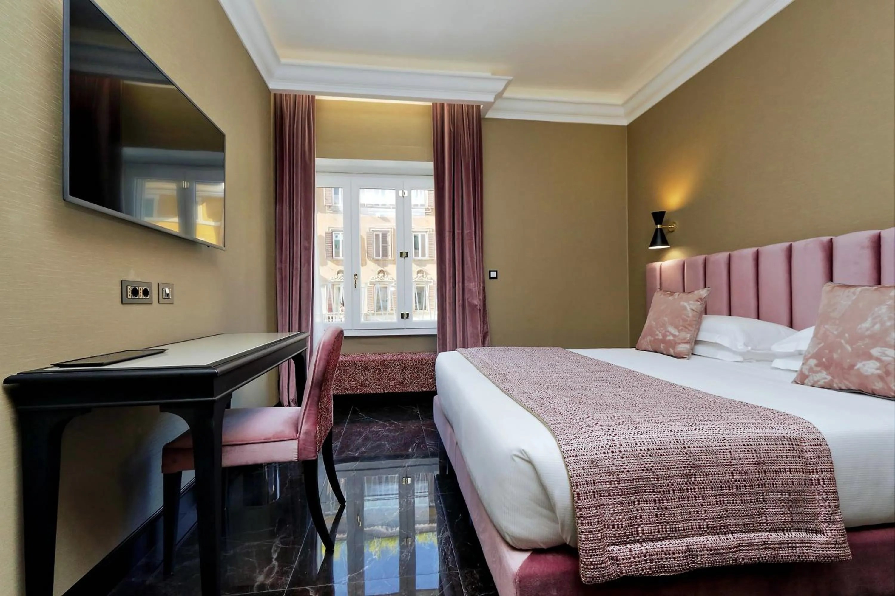 Photo of the whole room, Bed in BQ House Colosseo Luxury Rooms