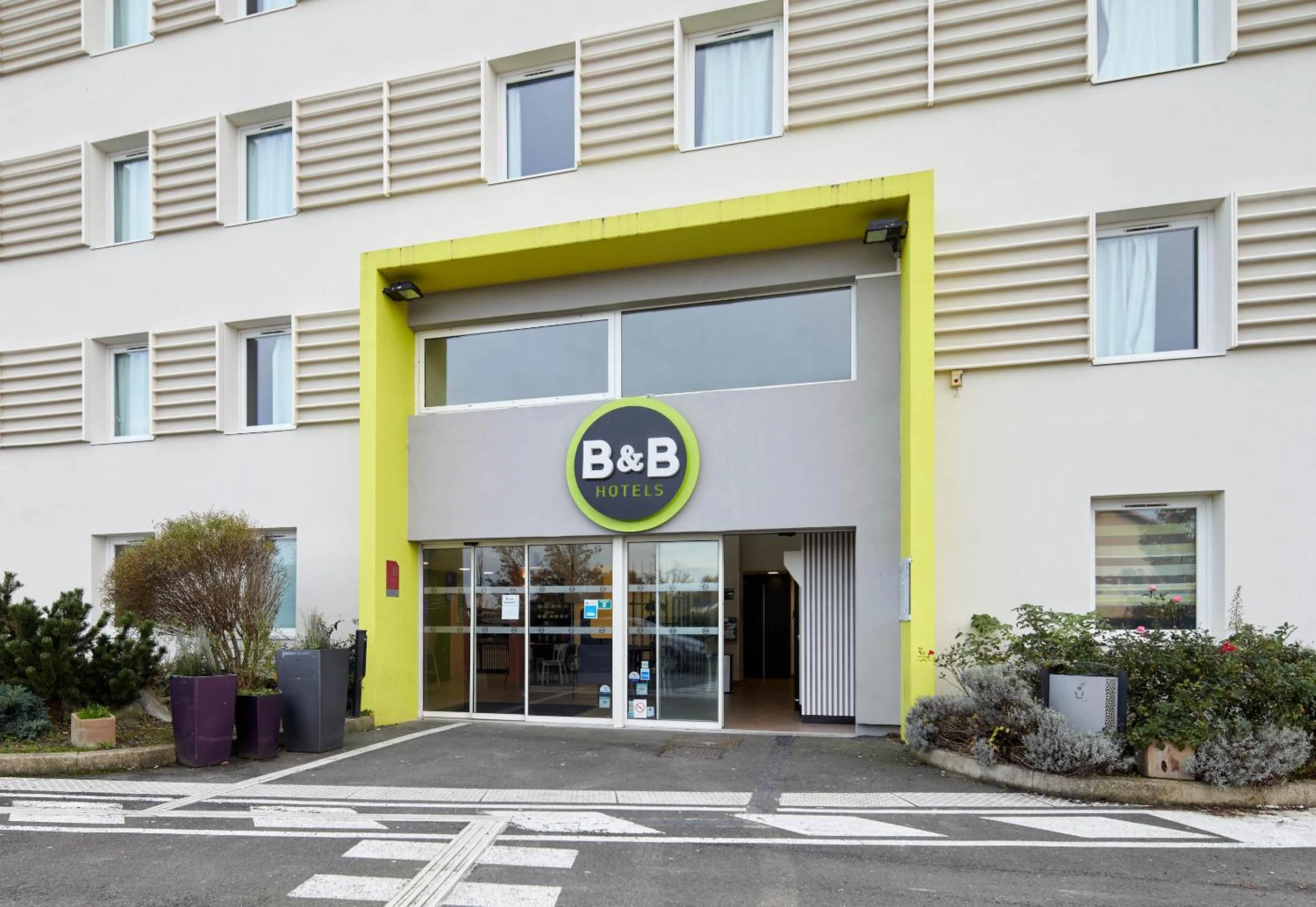 Facade/entrance in B&B HOTEL Paris Nord Gonesse Parc des Expos