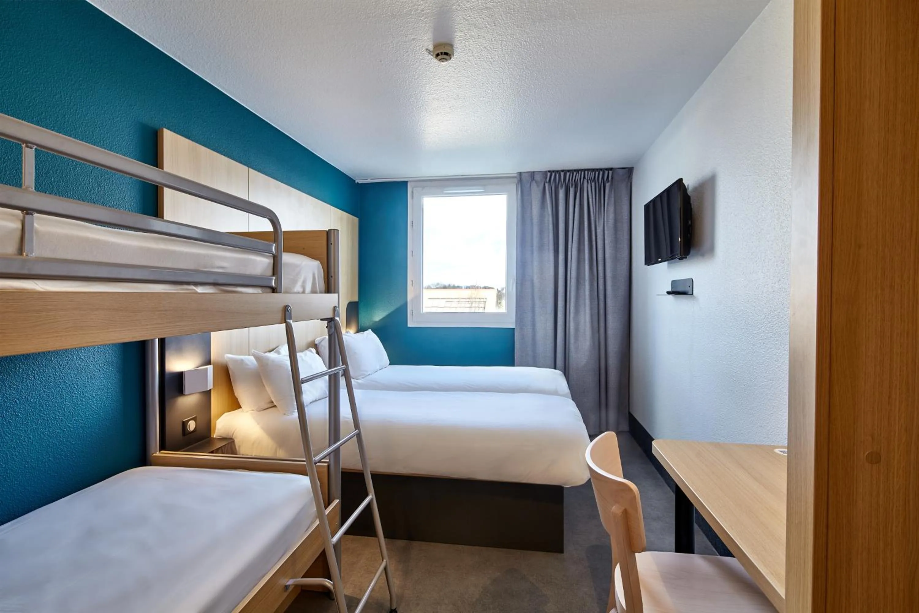 Bedroom, Bed in B&B HOTEL Paris Nord Gonesse Parc des Expos