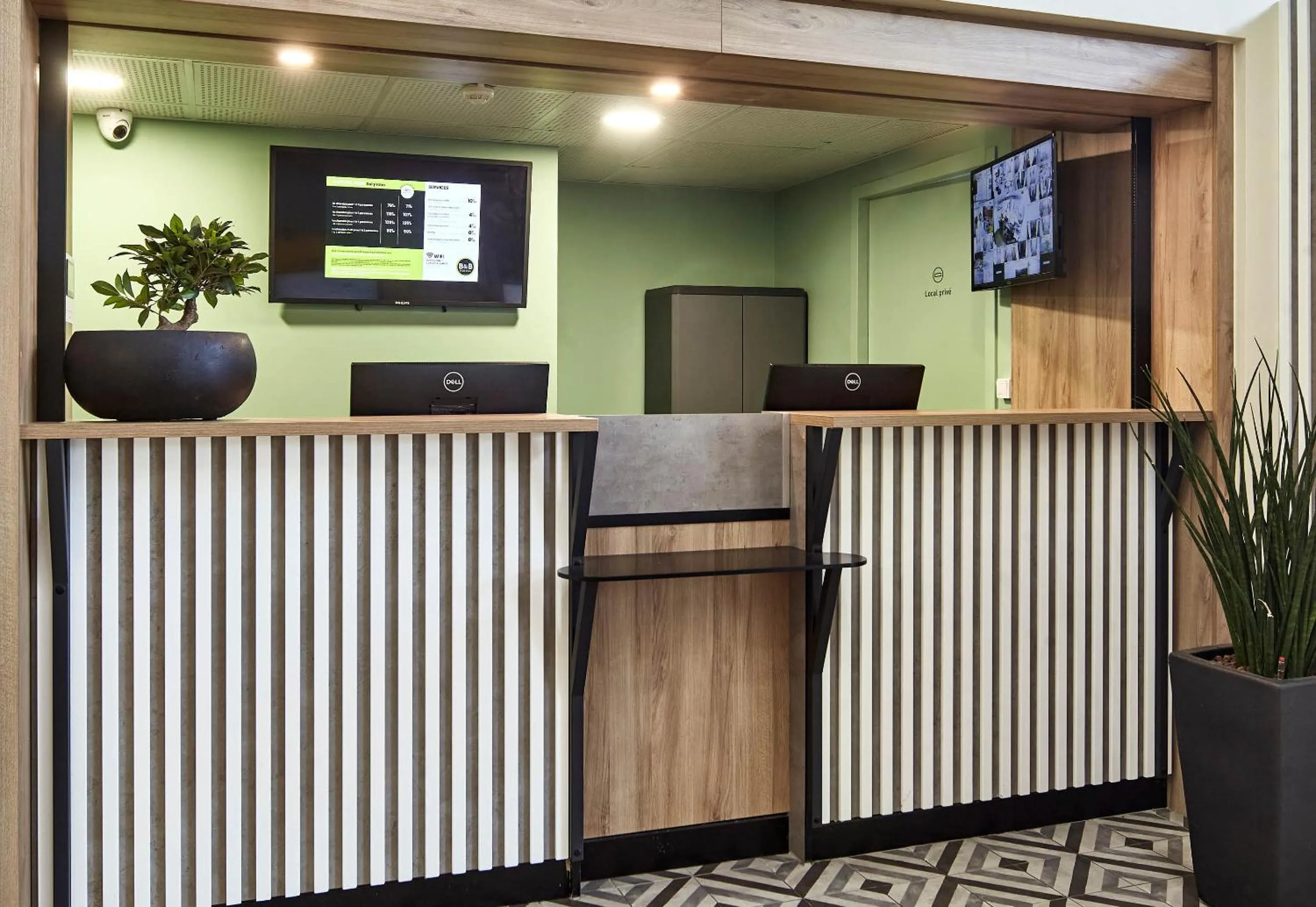 Lobby or reception in B&B HOTEL Paris Nord Gonesse Parc des Expos