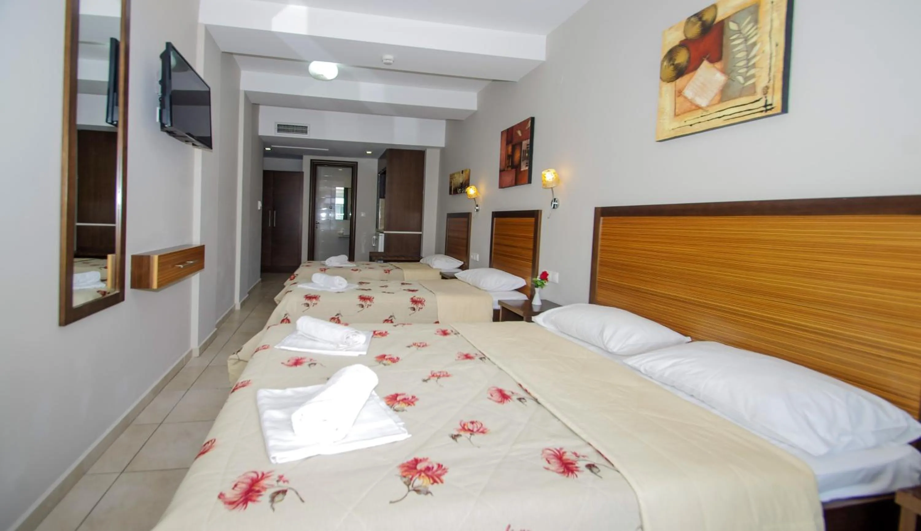TV and multimedia, Bed in Hotel Rodon