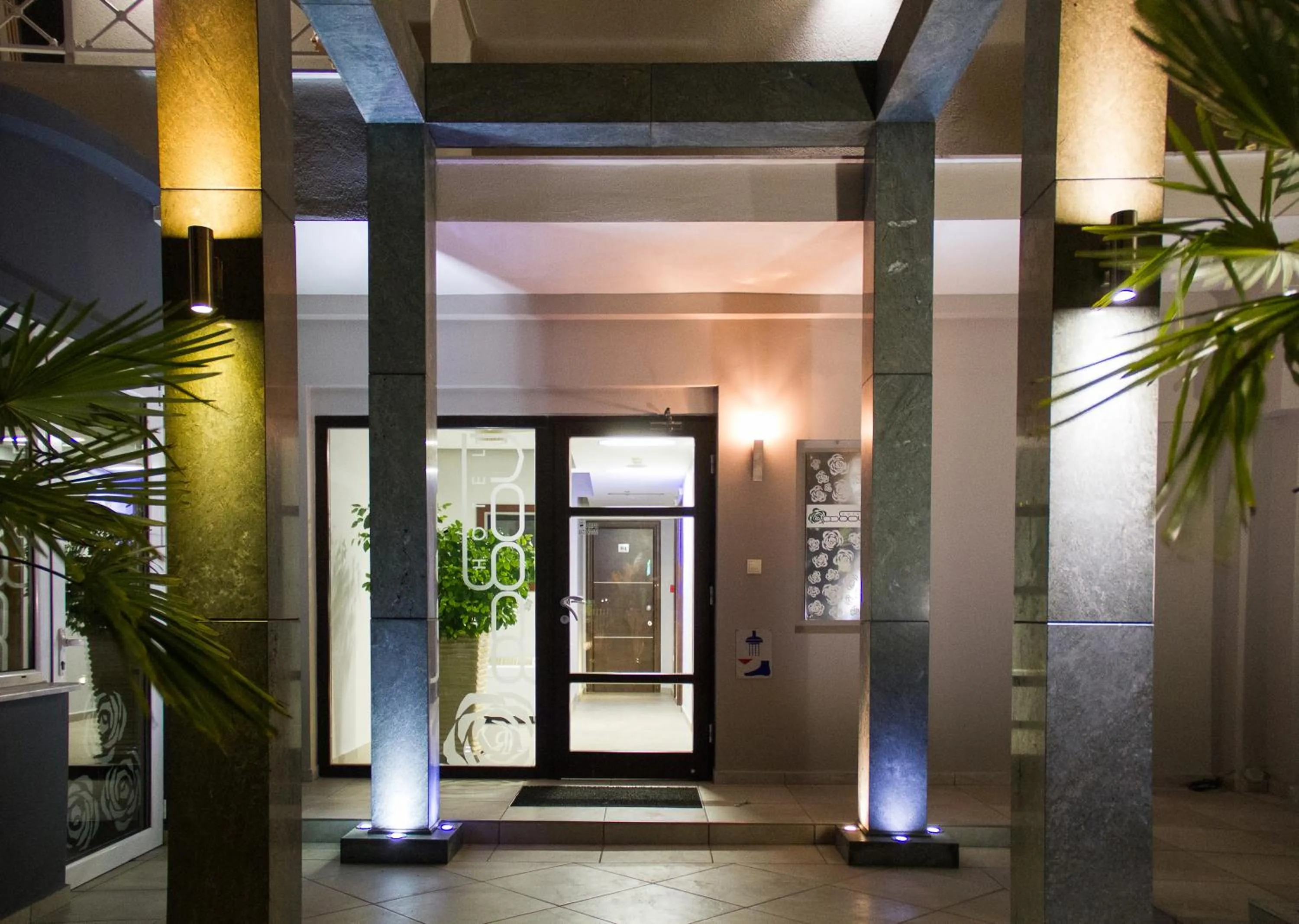 Facade/entrance in Hotel Rodon