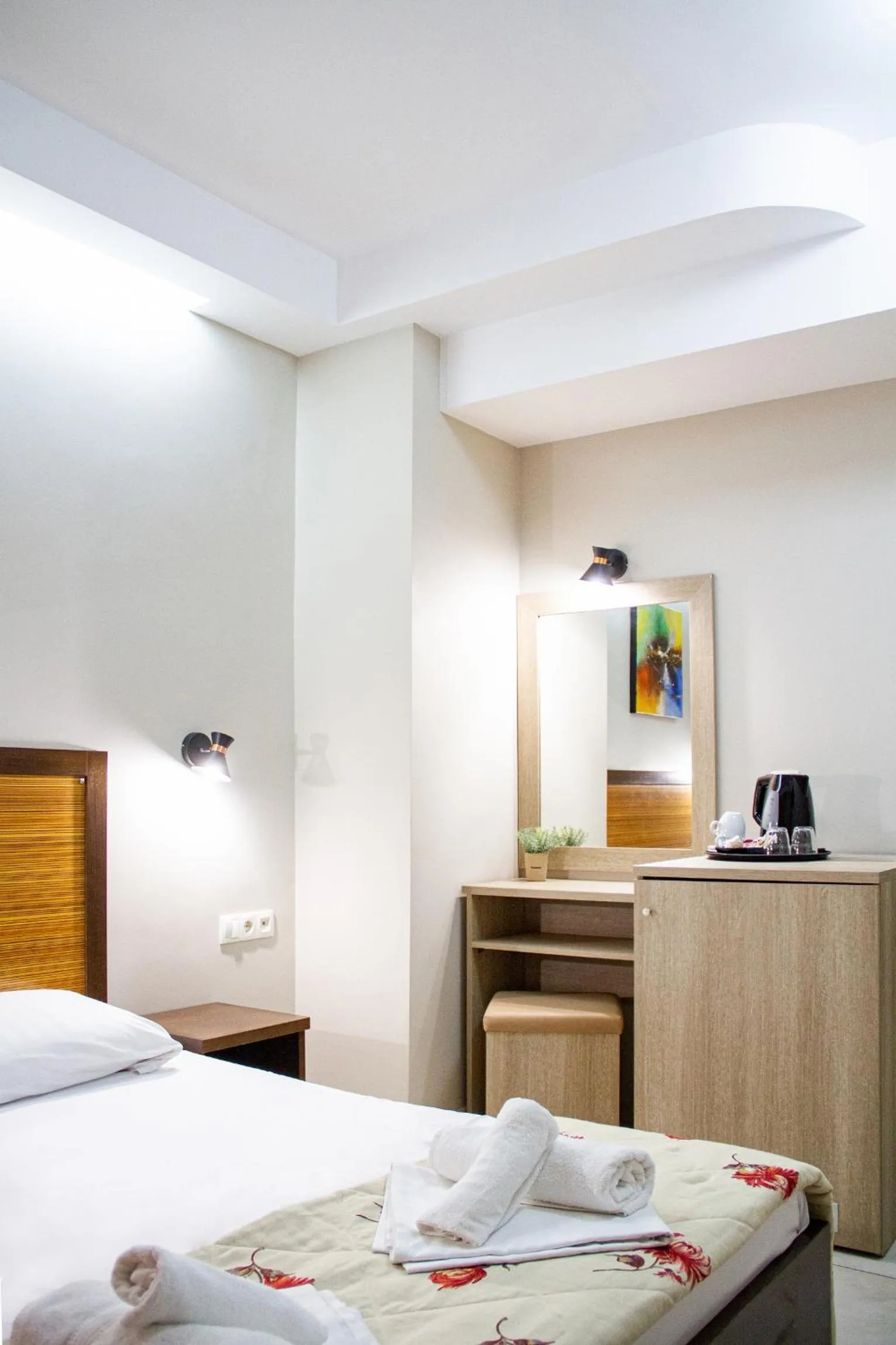 Coffee/tea facilities, Bed in Hotel Rodon