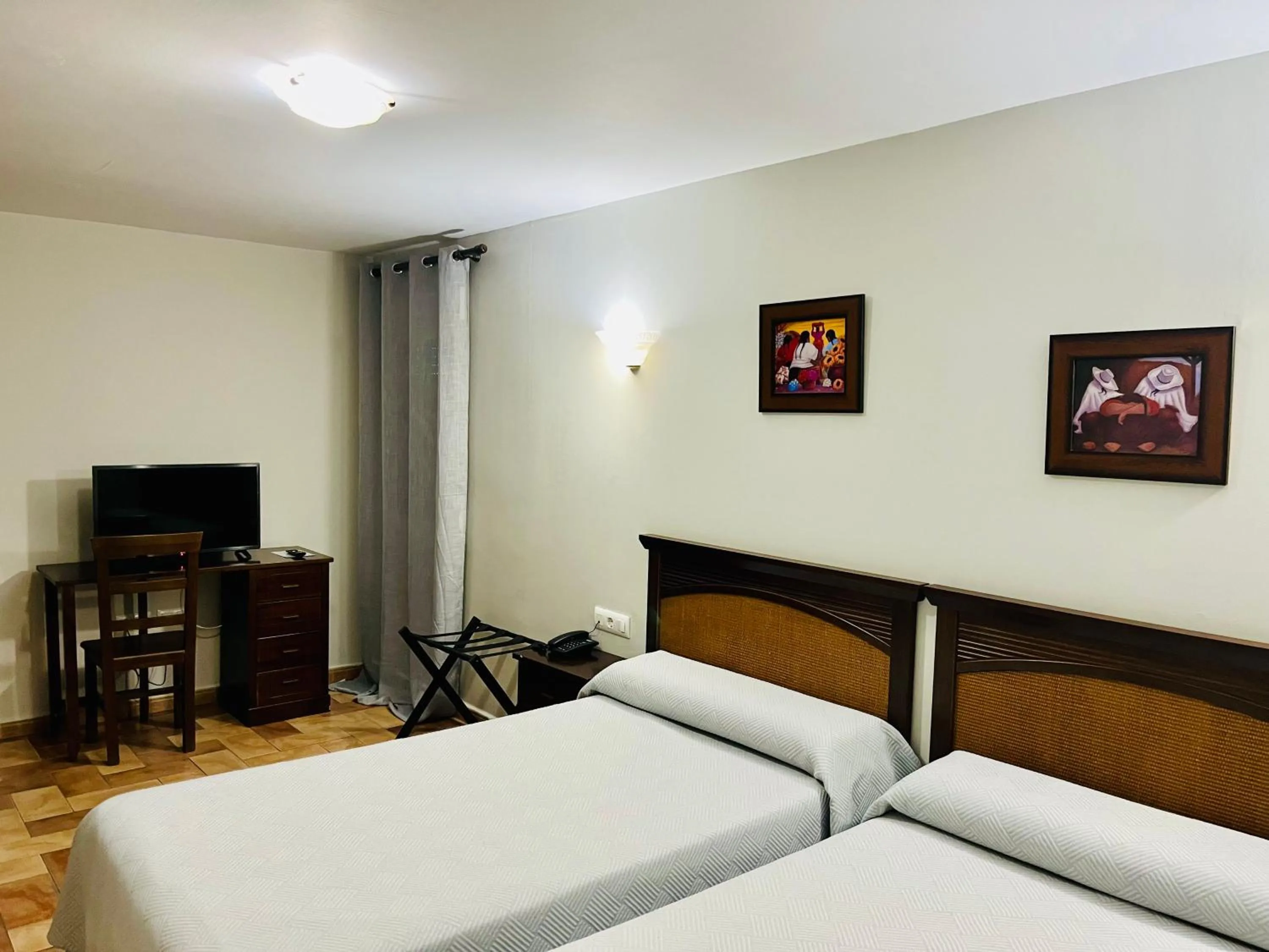 Photo of the whole room, Bed in Hotel Cervantes