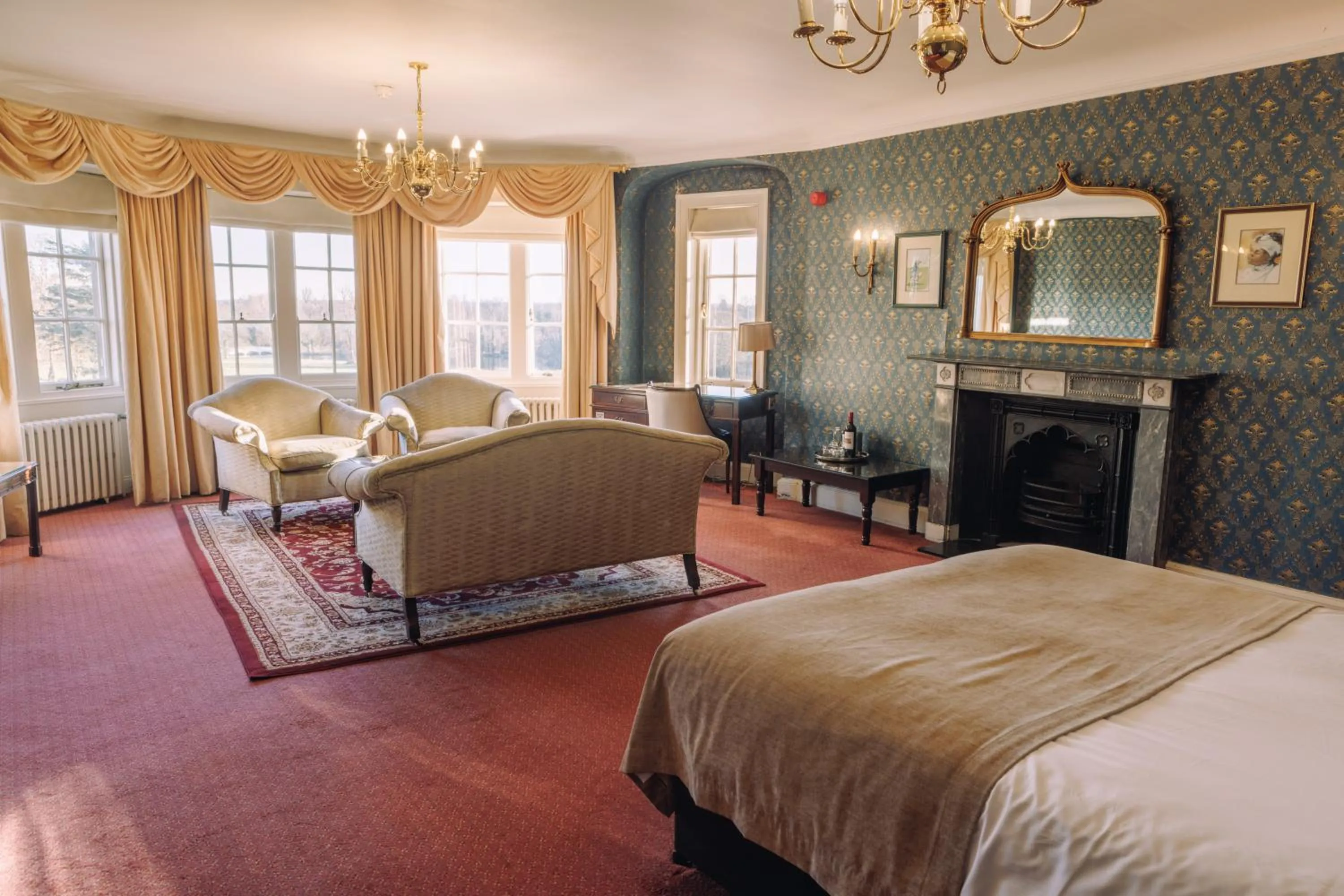 Bed in Donnington Grove Hotel & Golf Club