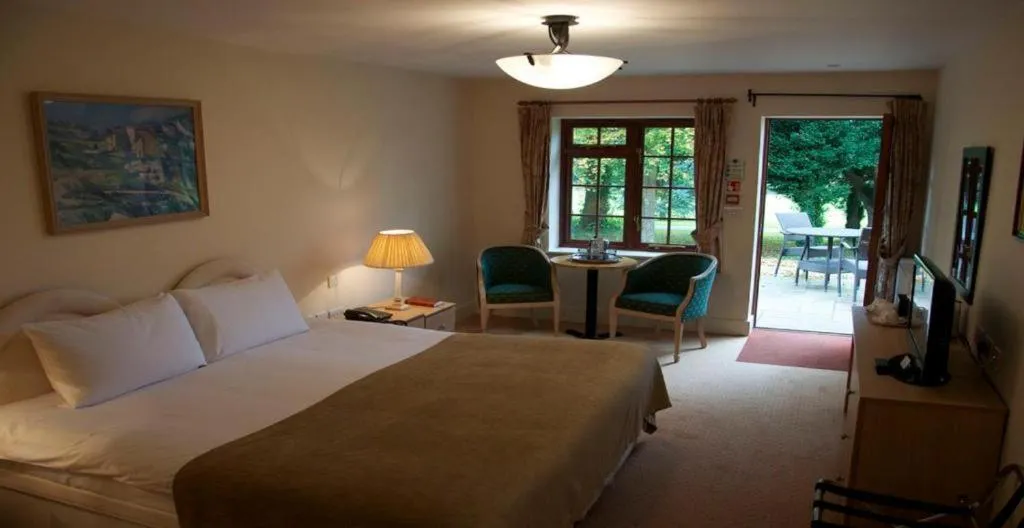 Bed in Donnington Grove Hotel & Golf Club