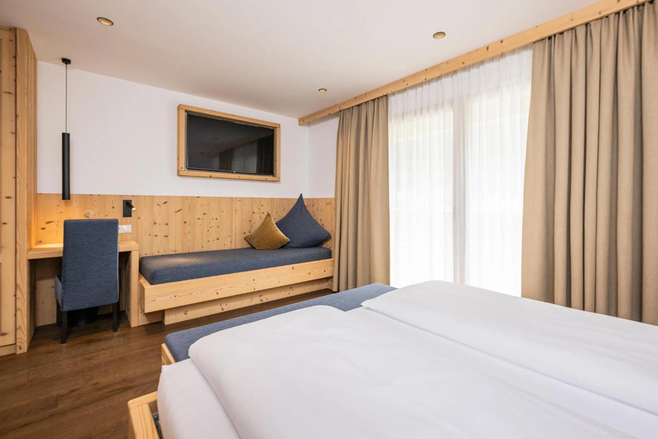 Photo of the whole room, Bed in Hotel Anewandter